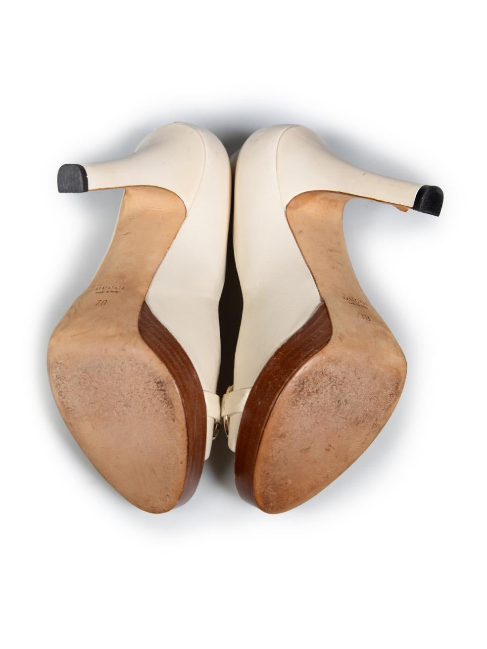 Gucci Ecru Leather Horsebit Accent Heels Size US 7 In Good Condition In London, GB