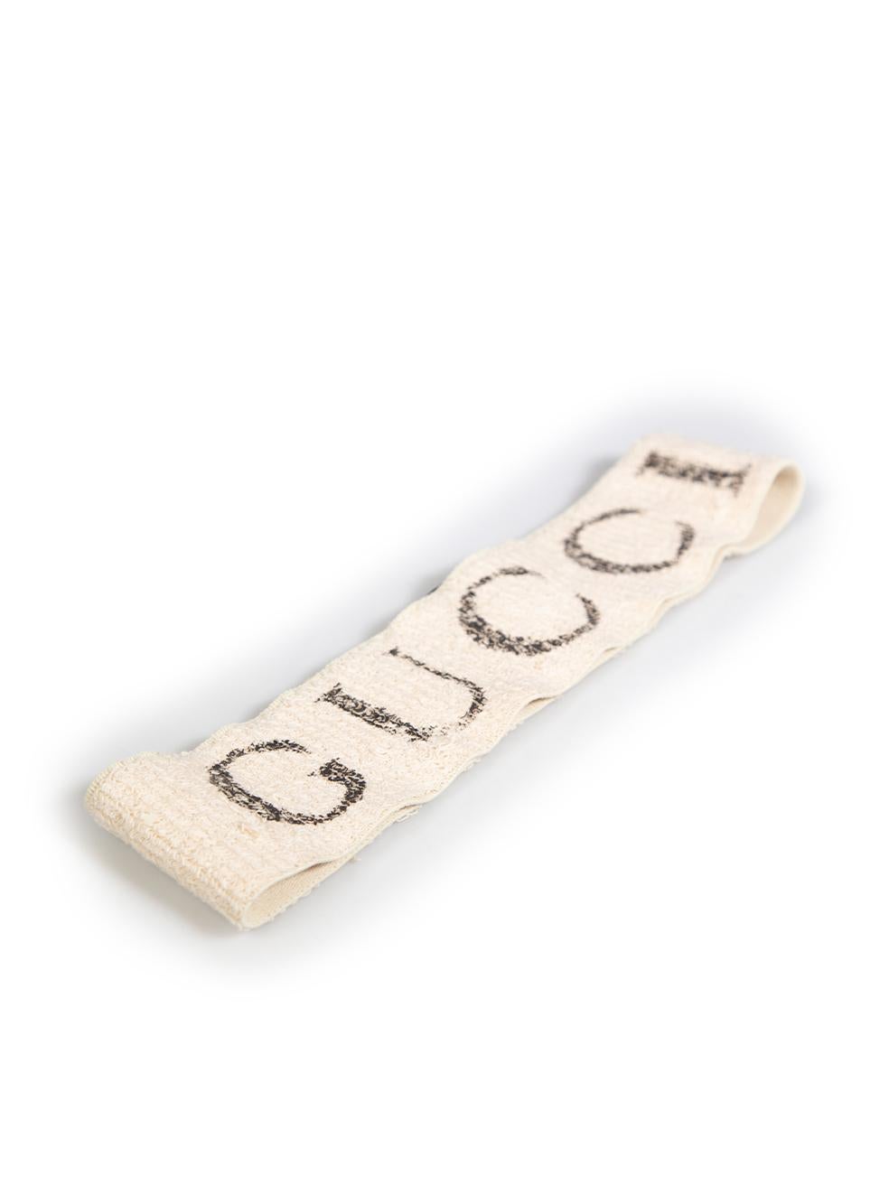 CONDITION is Good. General wear to the headband is evident, the printed logo has started to fade and the fabric composition label has been removed on this used Gucci designer resale item.
 
 Details
 Unisex
 Ecru
 Cotton
 Headband
 Logo printed