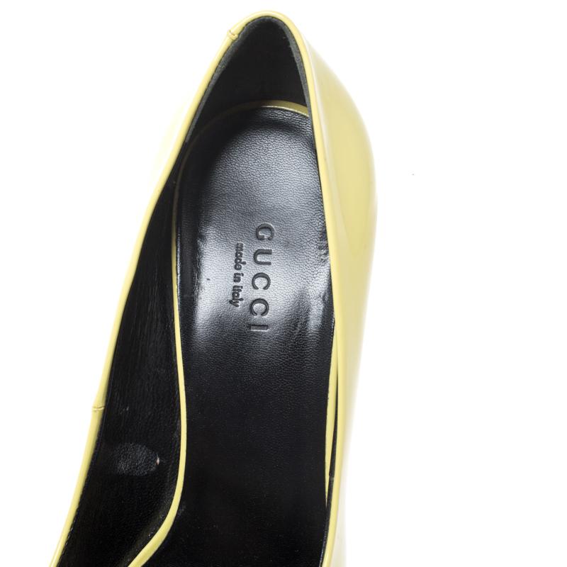 Gucci Electric Lime Green Patent Leather Bow Peep Toe Pumps Size 37.5 In Good Condition In Dubai, Al Qouz 2