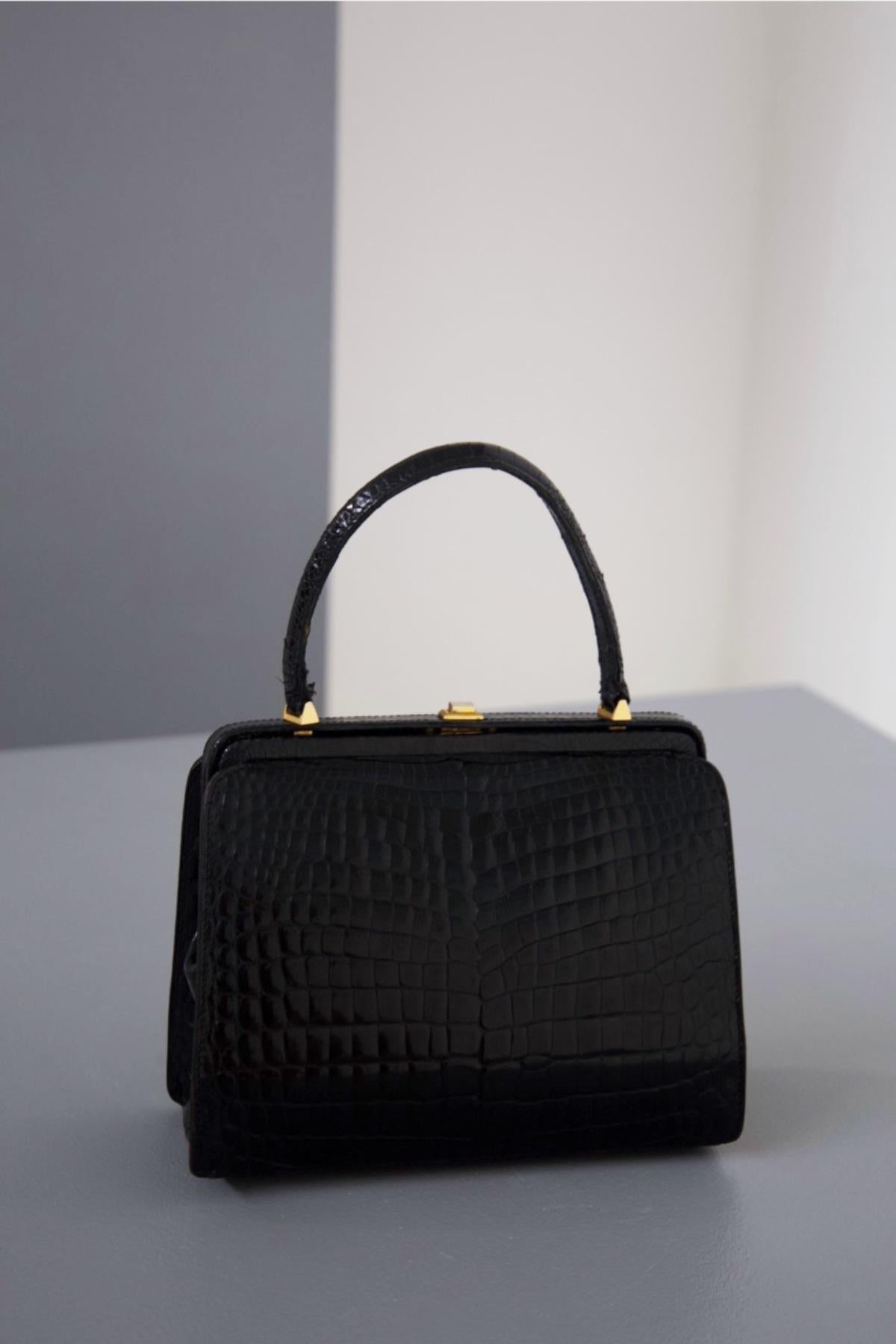 Black Gucci Elegant Vintage Leather Bag