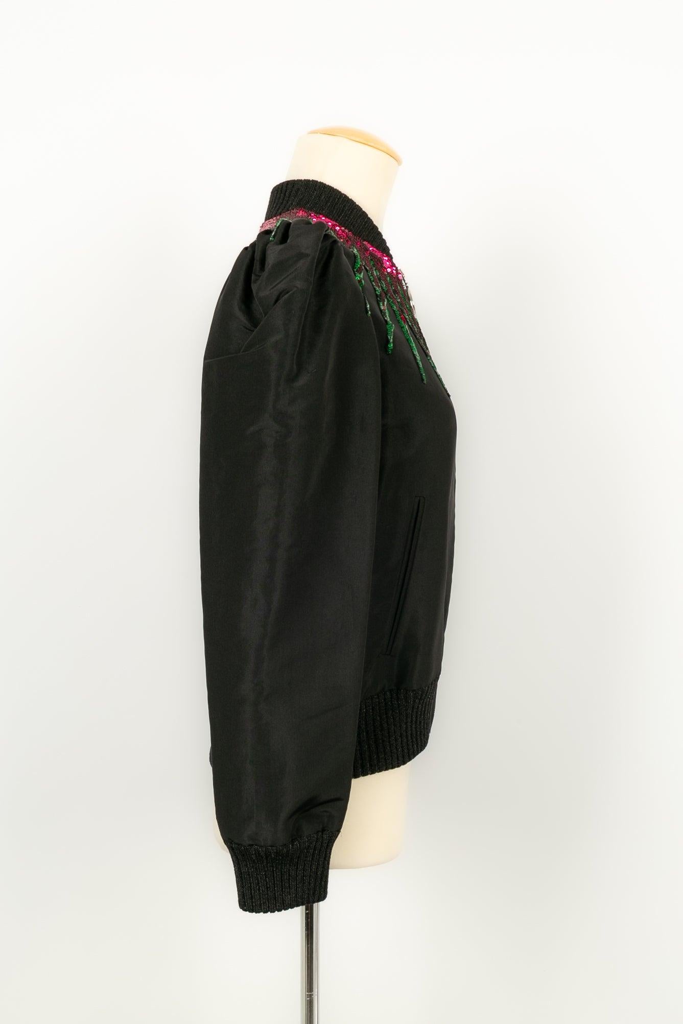 Gucci - (Made in Italy) Black and pink jacket in silk and cotton embroidered with sequins on the collar. Size 42IT.

Additional information:
Condition: Very good condition
Dimensions: Shoulder width: 40 cm - Sleeve length: 62 cm - Length: 54