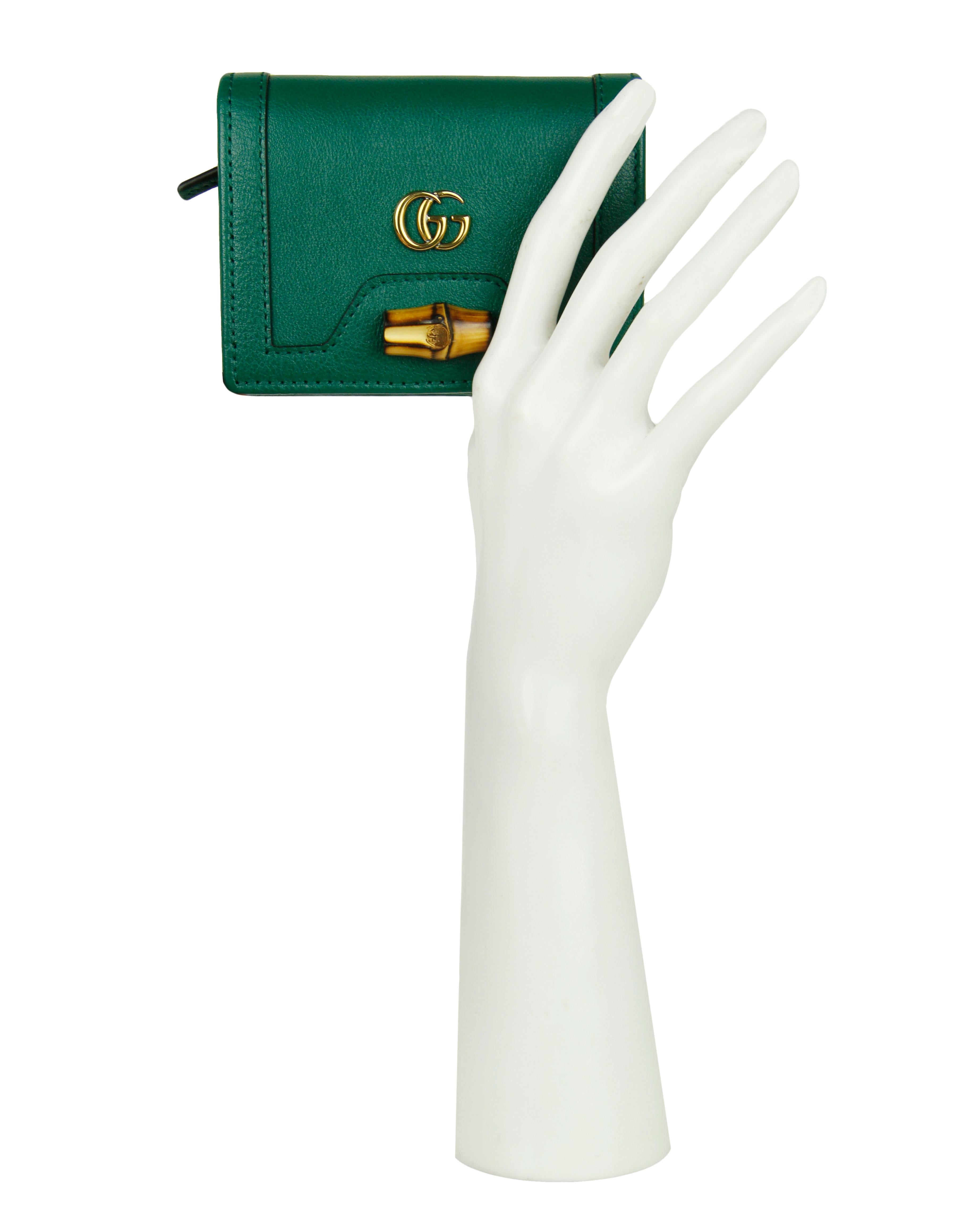Gucci 658244 493075 Emerald Green Calfskin Leather Diana Bamboo Card Case Wallet

Made In: Italy
Year of Production: 2021
Color: Emerald green
Hardware: Antiqued goldtone
Materials: Calfskin leather
Lining: Leather and Viscose
Closure/Opening: