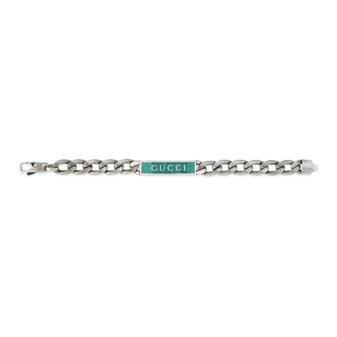 Featuring the Gucci logo, this sterling silver bracelet is enriched by a turquoise enamel detail. The vibrant shade combines with the gourmette chain to enrich the accessory with a contemporary yet elegant appeal.

925 sterling silver
Gourmette