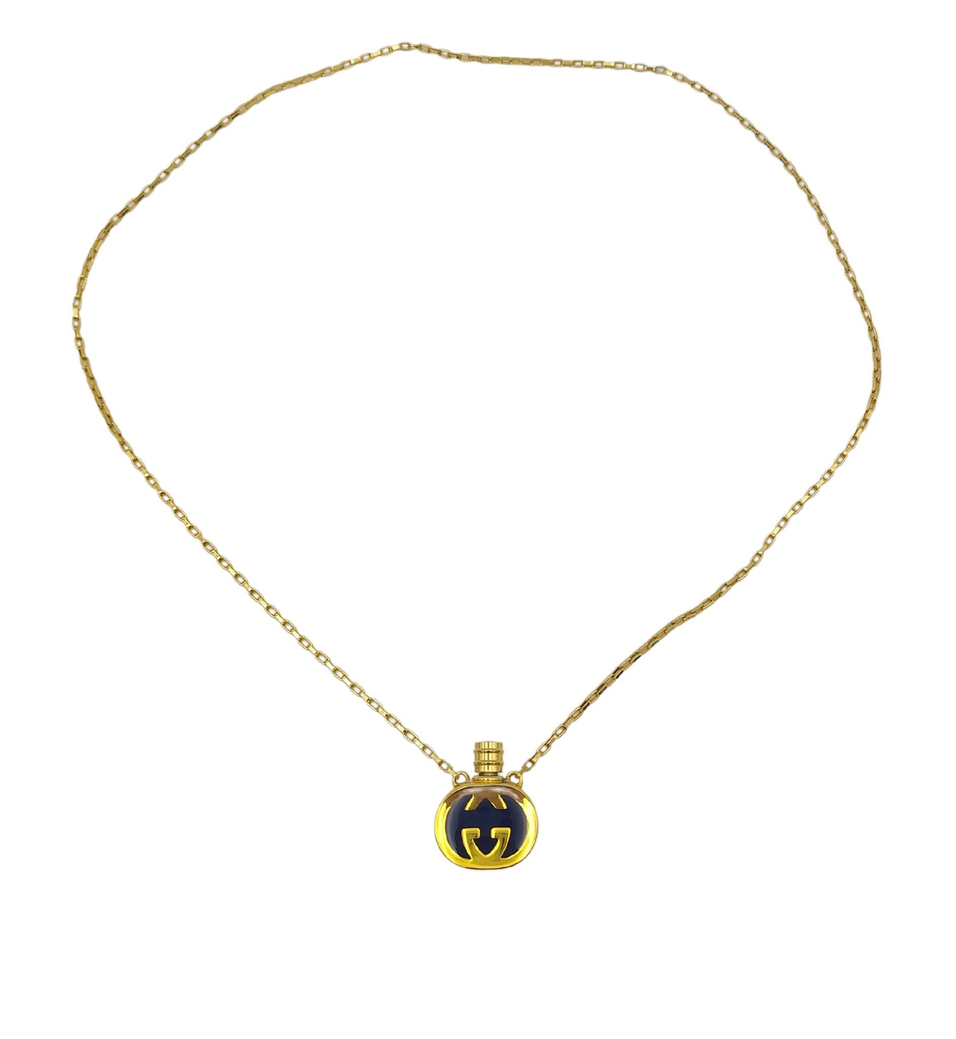 Gucci logo perfume bottle necklace
Golden metal and blue enamel

Chain drop 37 cm - 14.5 in

Great conditions
Comes with original box