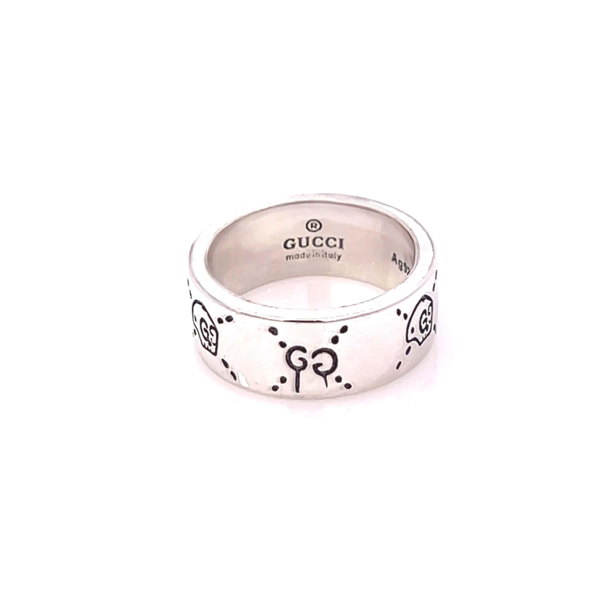Gucci Estate Engraved Ring Size 8 Sterling Silver 8.5 mm Height In Good Condition For Sale In Brooklyn, NY