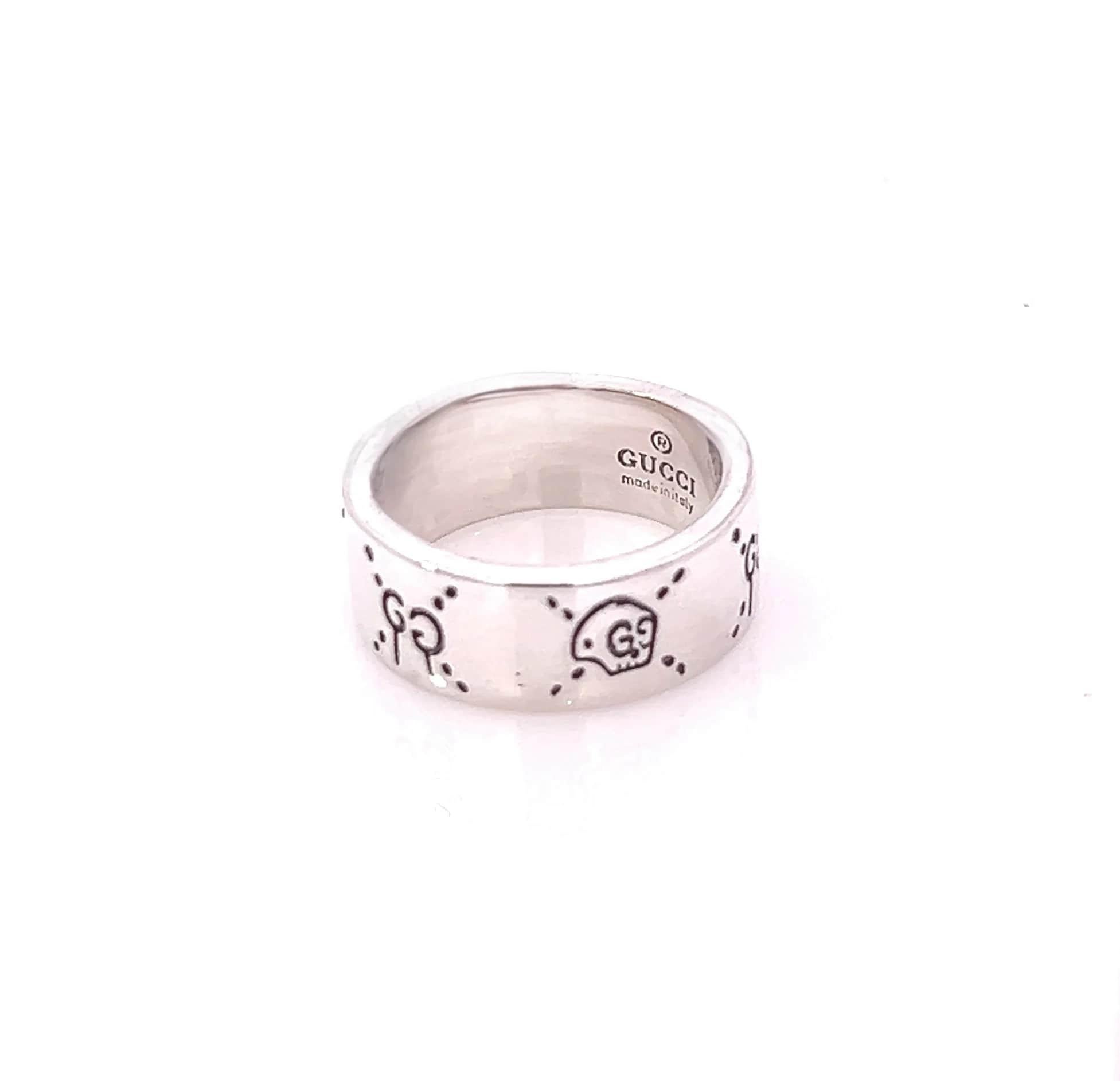 Gucci Estate Engraved Ring Size 8 Sterling Silver 8.5 mm Height For Sale 1