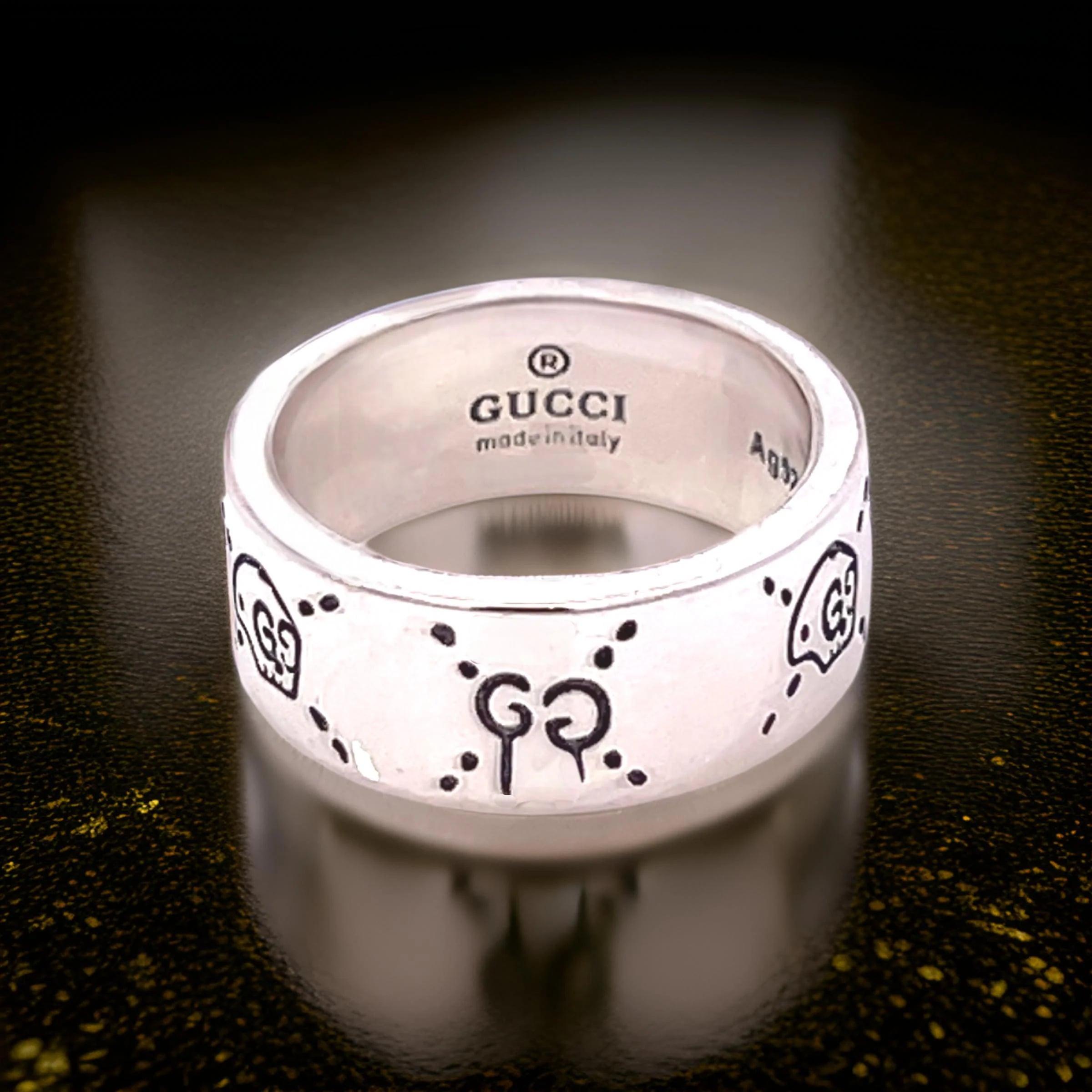 Gucci Estate Engraved Ring Size 8 Sterling Silver 8.5 mm Height For Sale 2