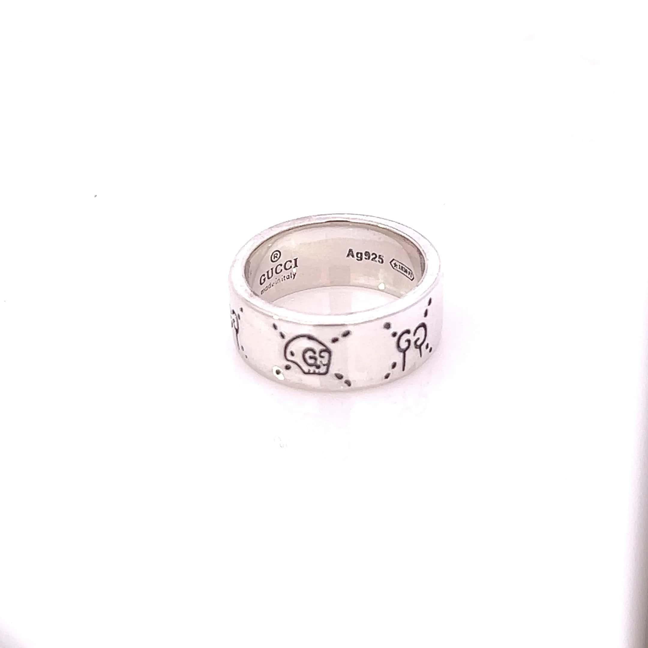 Gucci Estate Engraved Ring Size 8 Sterling Silver 8.5 mm Height For Sale 3