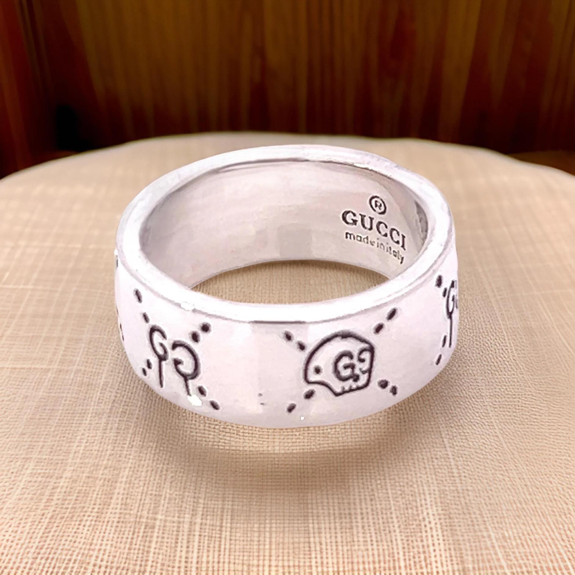 Gucci Estate Engraved Ring Size 8 Sterling Silver 8.5 mm Height For Sale 4
