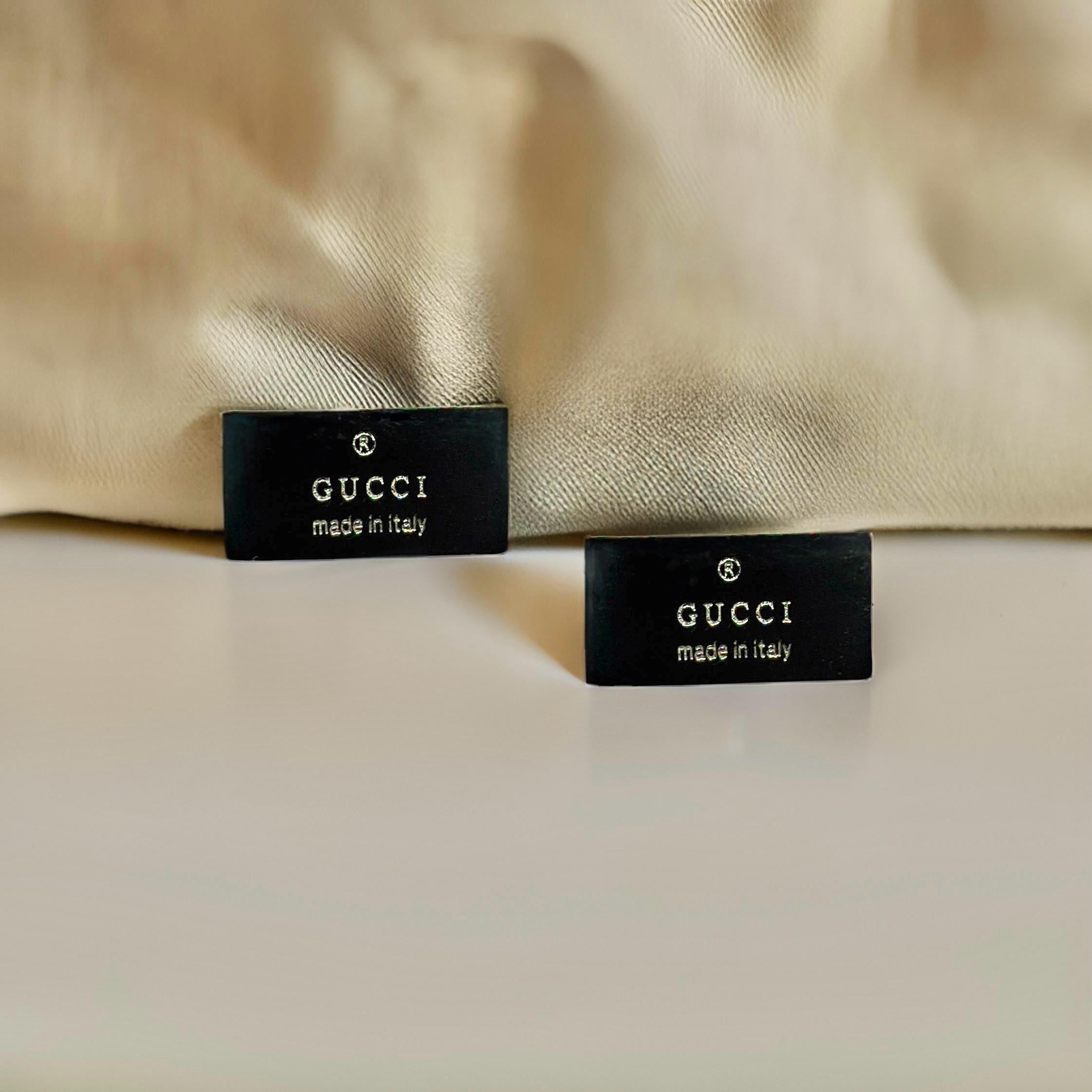 Authentic Gucci Estate Mens Cufflinks Sterling Silver G40

These iconic Gucci sterling silver cufflinks are a timeless statement of elegance and sophistication.


Expertly crafted from premium sterling silver, they feature Gucci’s signature design