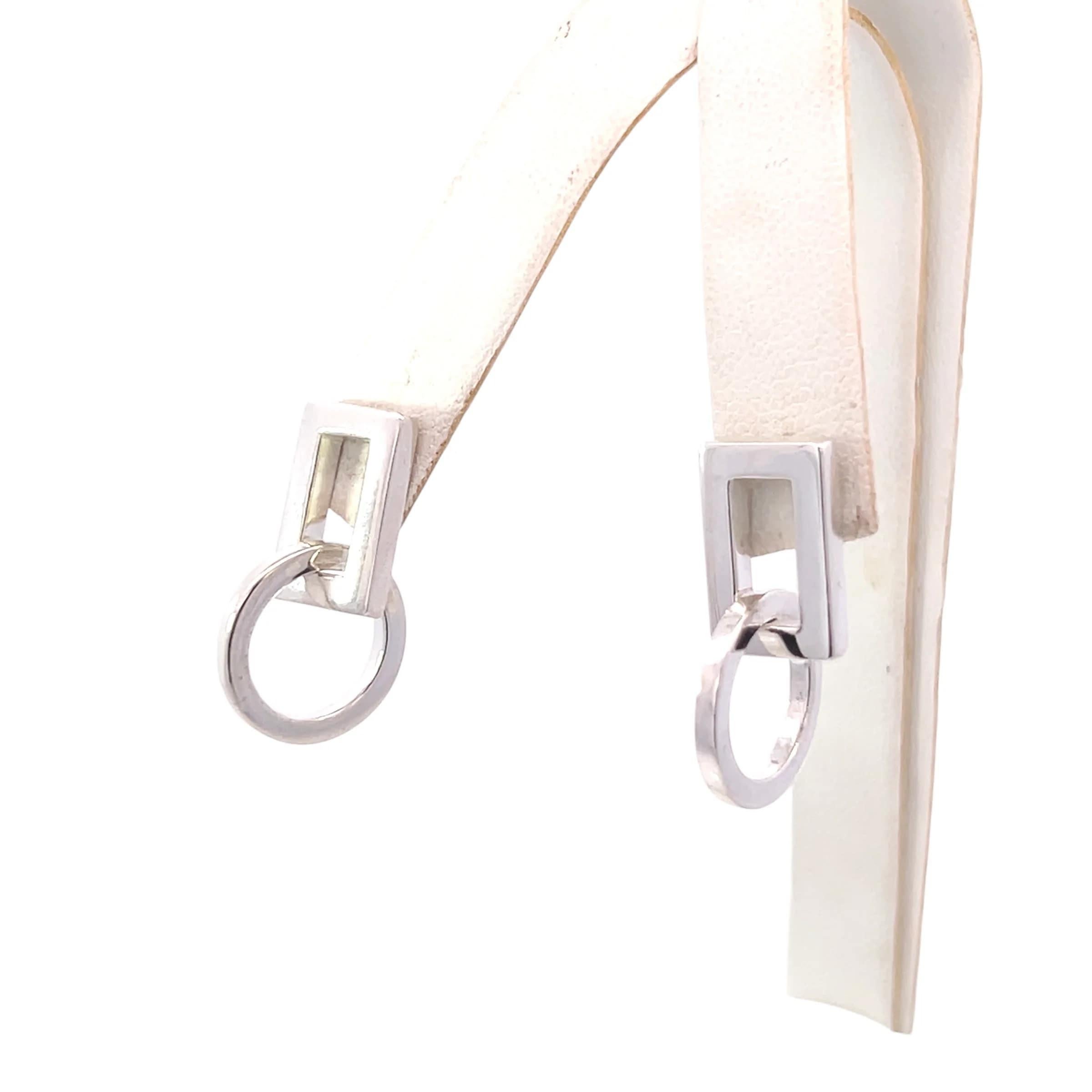 Autentico Gucci Estate Orecchini con foro in argento sterling 7,73 grammi G48

Questi autentici orecchini Gucci sono realizzati in argento sterling con un peso di 7,73 grammi.

VENDITORE DI FIDUCIA DAL 2002

SI PREGA DI VEDERE LE NOSTRE CENTINAIA DI