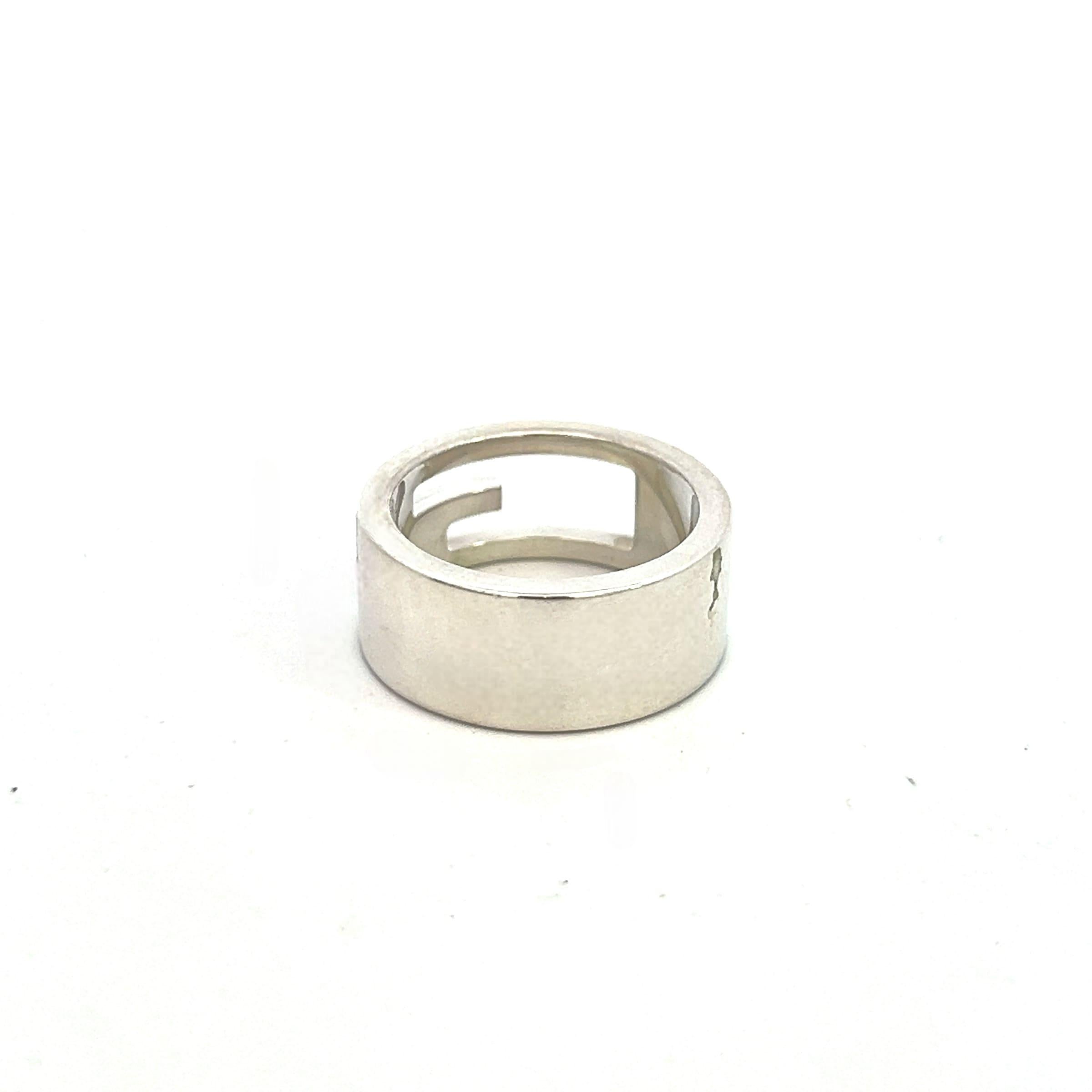 Gucci Estate Ring Size 5 Sterling Silver 8 mm In Good Condition For Sale In Brooklyn, NY