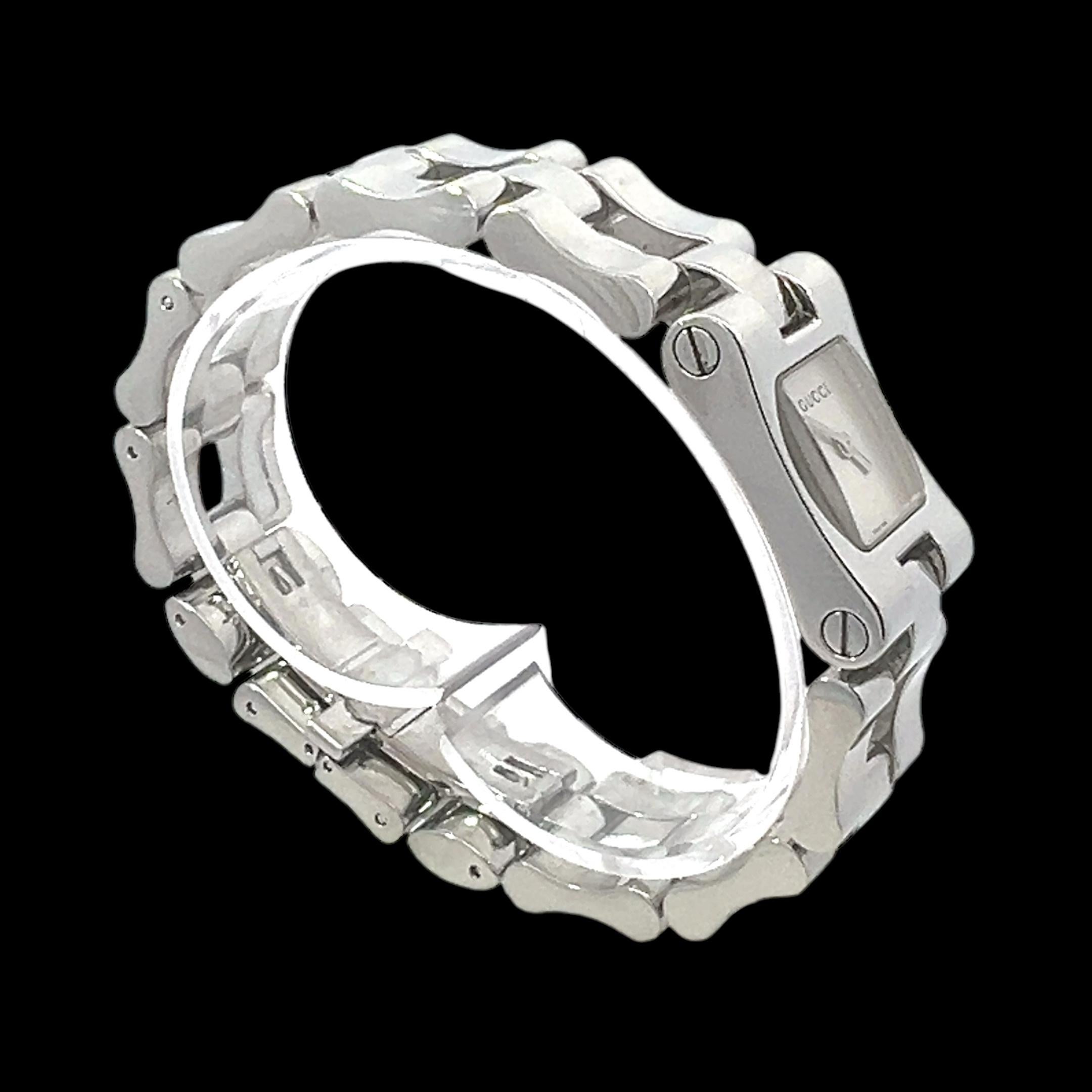 Gucci Estate Swiss Made Stainless Steel Ladies Wristwatch For Sale 6