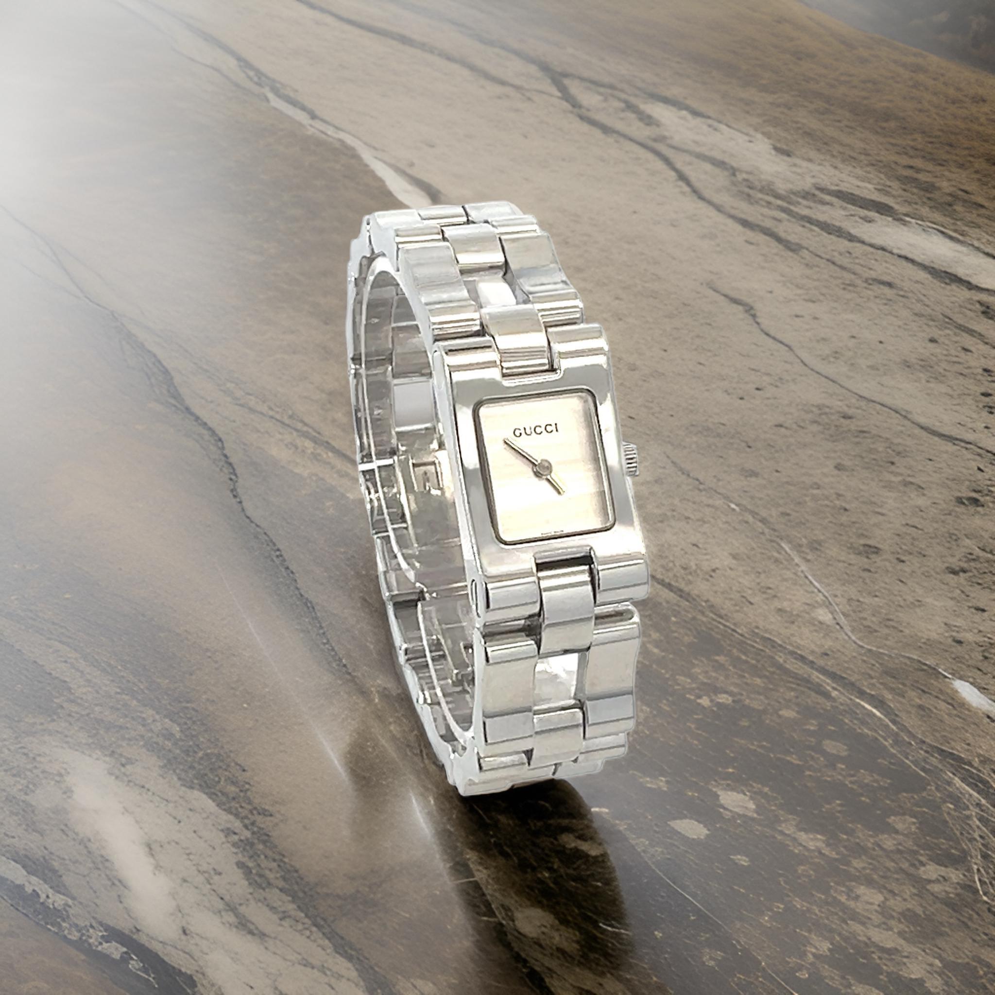 Women's Gucci Estate Swiss Made Stainless Steel Ladies Wristwatch For Sale