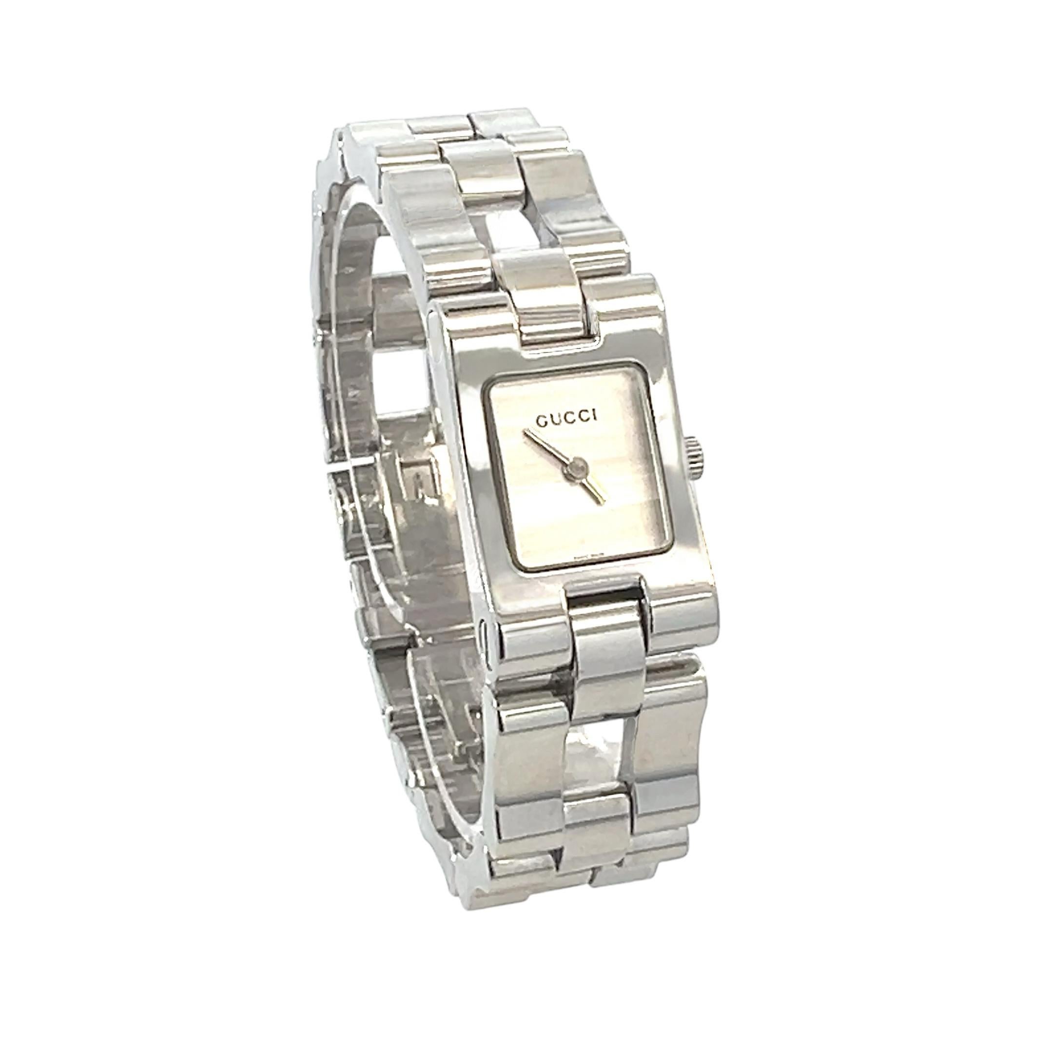 Gucci Estate Swiss Made Stainless Steel Ladies Wristwatch For Sale 2