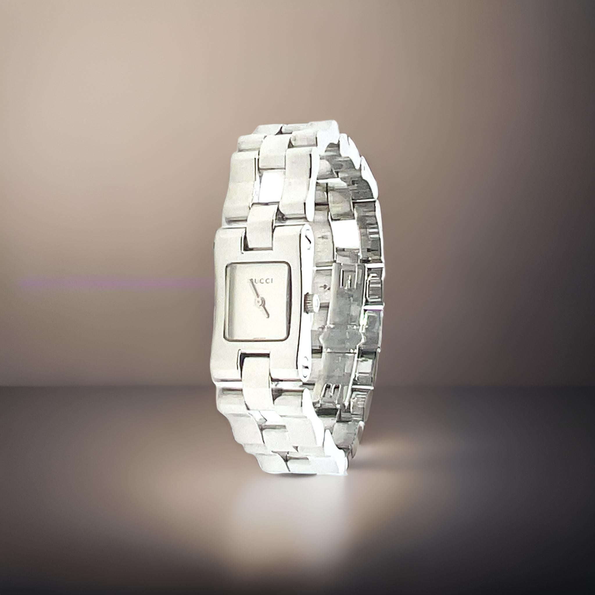 Gucci Estate Swiss Made Stainless Steel Ladies Wristwatch For Sale 3