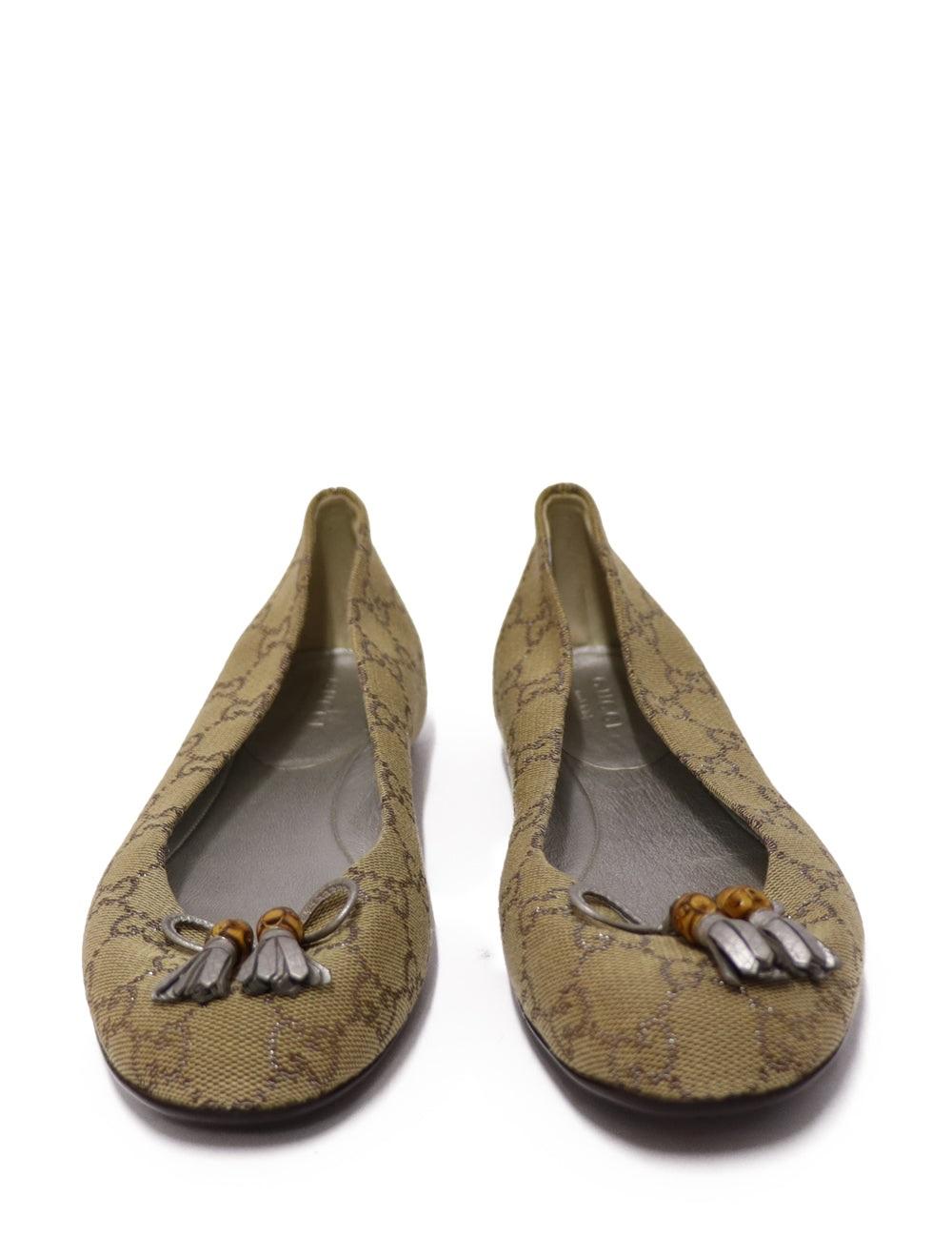 Gucci Beige GG monogram canvas Ballet Flats. Featuring silver bow with iconic bamboo details.

Material: Canvas
Size: EU 36
Overall Condition: Good
Interior Condition: Signs of use
Exterior Condition: no visible signs of wear
