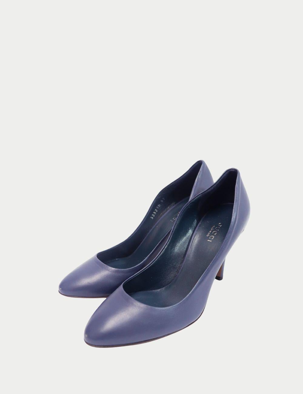 Gucci Navy Leather Pointed-Toe Pumps – Mid Heel


Step into timeless elegance with these Gucci Navy Leather Pointed-Toe Pumps, expertly crafted in Italy from supple smooth leather. Featuring a sleek pointed toe and a refined mid-height heel, these