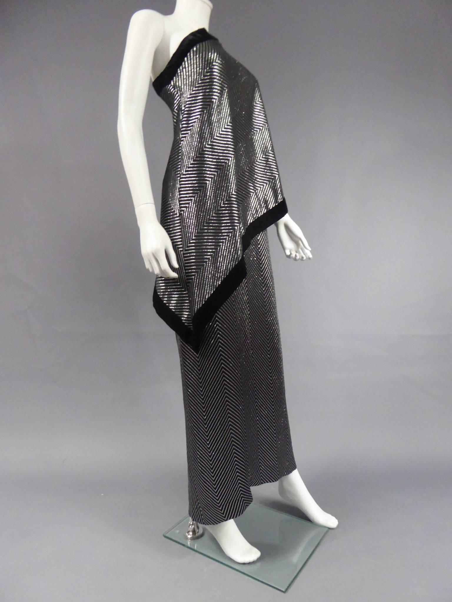 A Gucci Silbernes Lamé-Abendkleid, CIRCA 1990 im Angebot 9