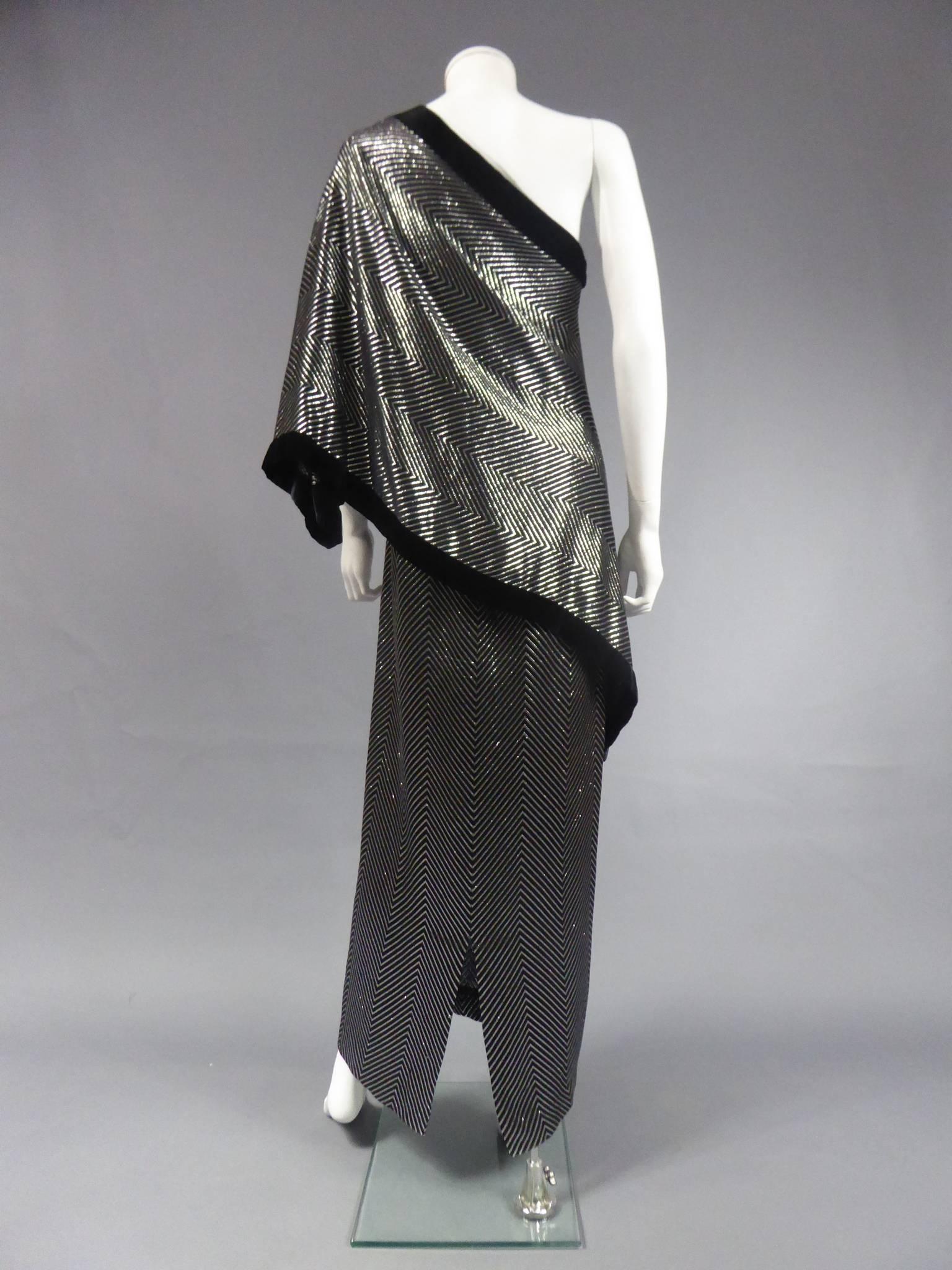 A Gucci Silbernes Lamé-Abendkleid, CIRCA 1990 im Angebot 11