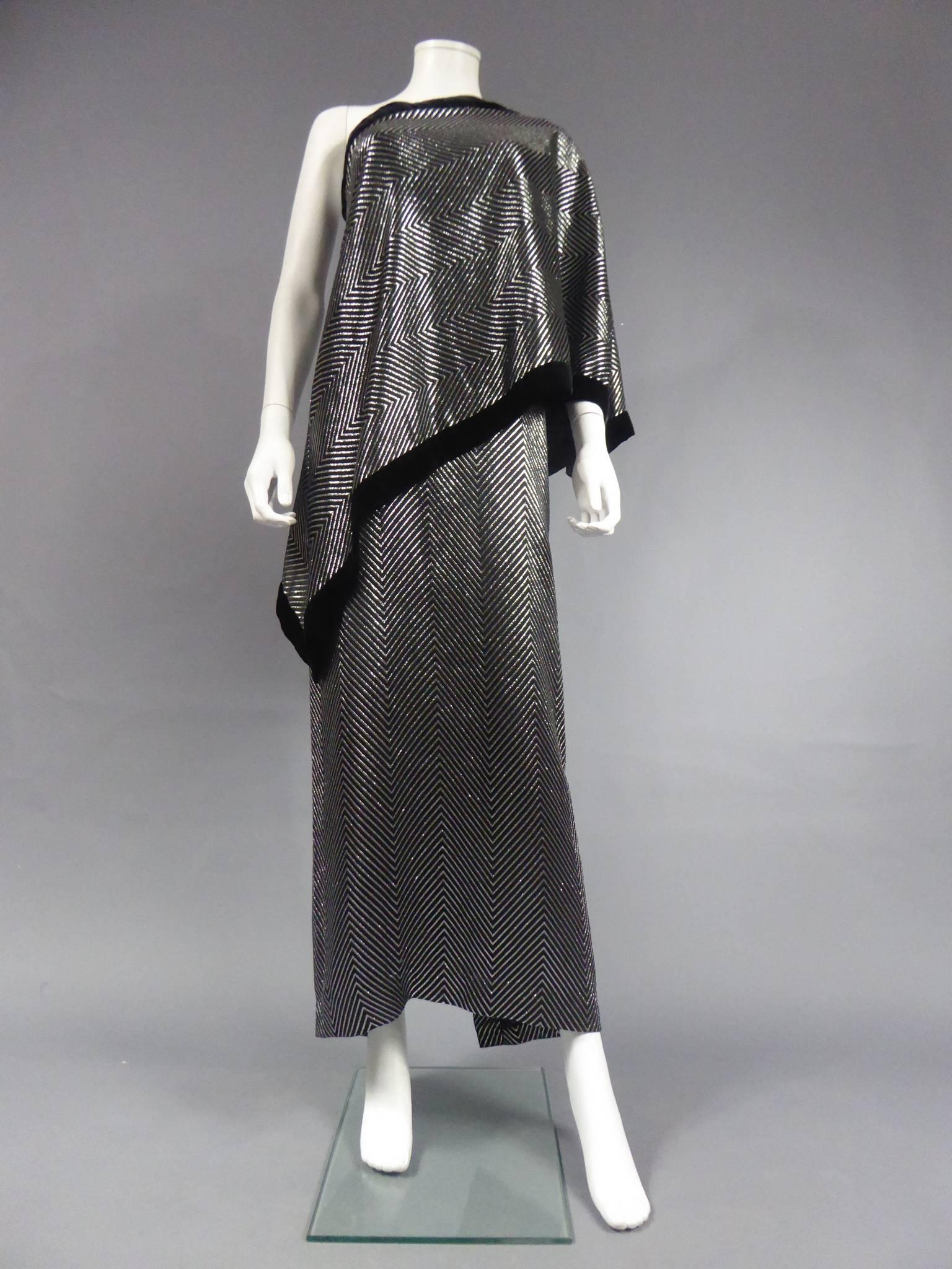 A Gucci Silbernes Lamé-Abendkleid, CIRCA 1990 Damen im Angebot