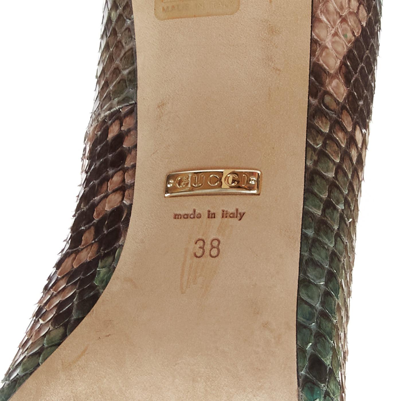 Gucci Exclusive escarpins à talon classique en cuir écaillé vert marron EU38 en vente 5