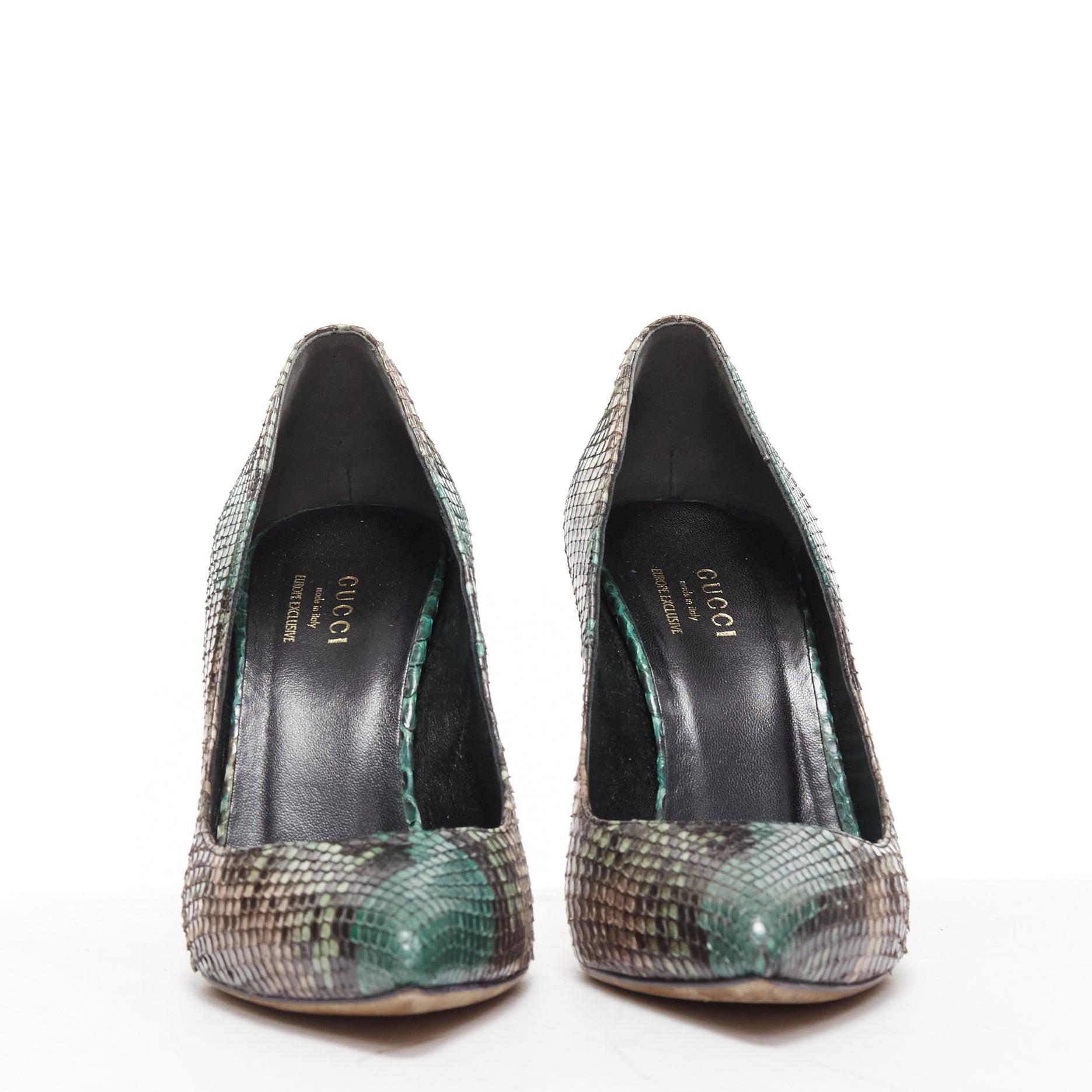 Gray GUCCI Exclusive green brown scaled leather classic heel pumps EU38 For Sale