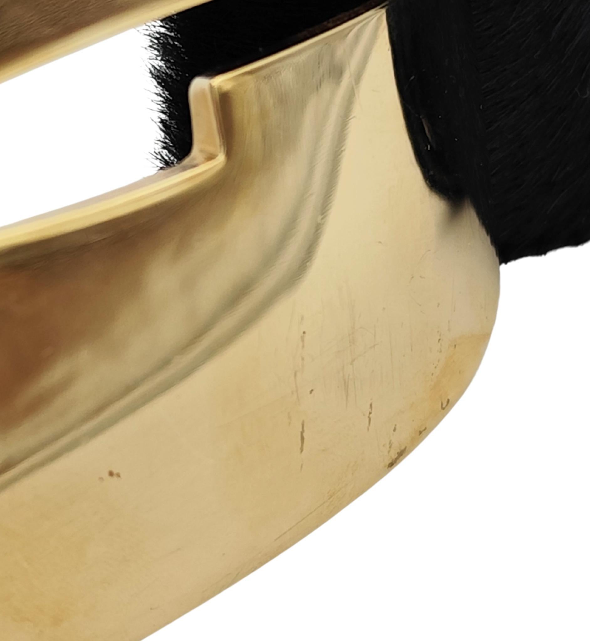 Gucci F/W 1996 ceinture à boucle logo dorée en poils de poney noir en vente 10