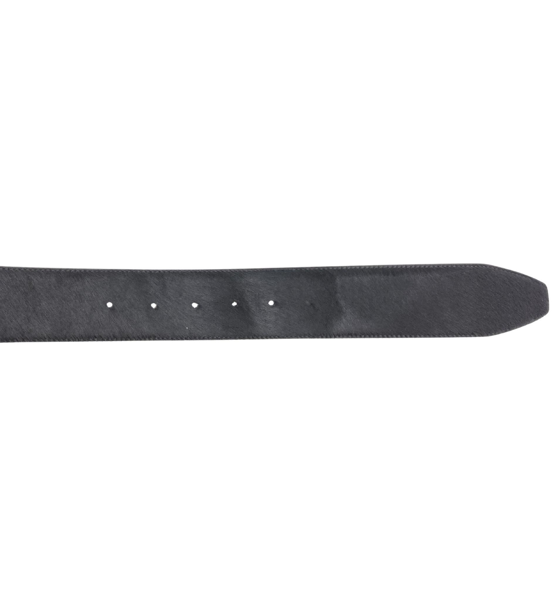 Gucci F/W 1996 ceinture à boucle logo dorée en poils de poney noir en vente 13