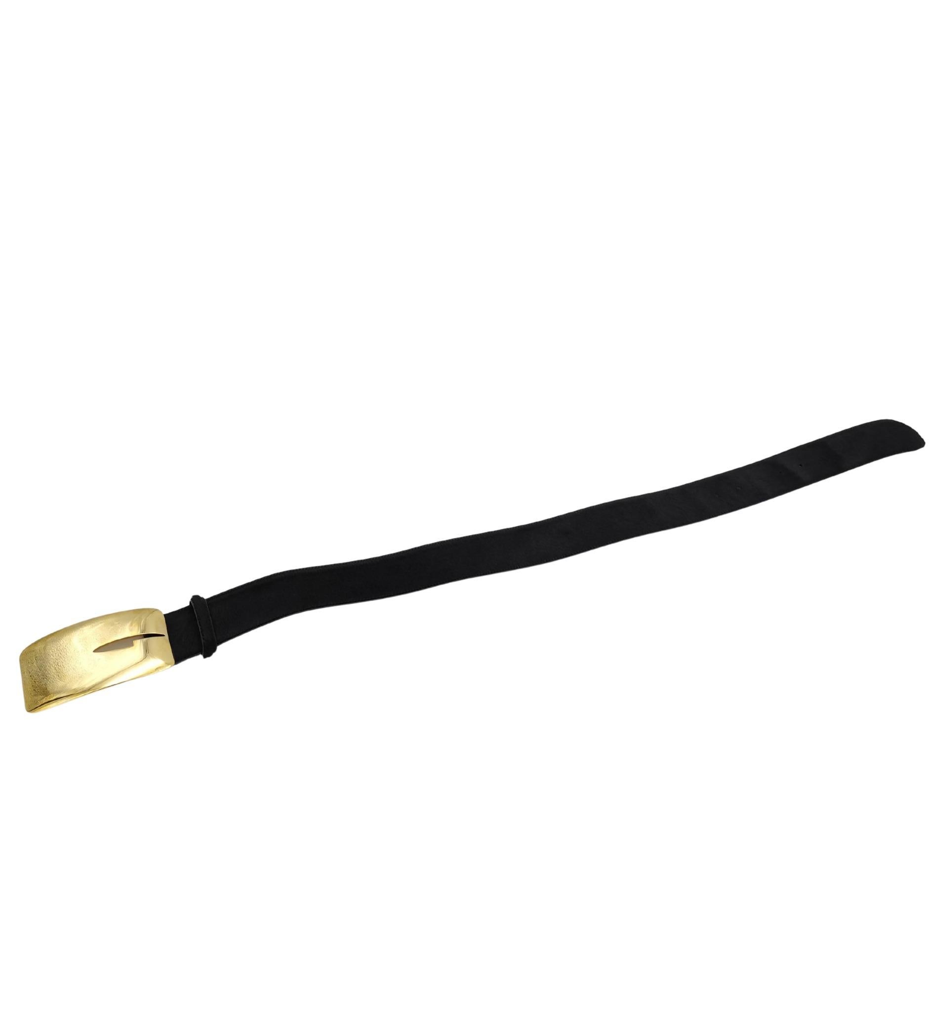 Gucci F/W 1996 ceinture à boucle logo dorée en poils de poney noir Bon état - En vente à Milano, IT