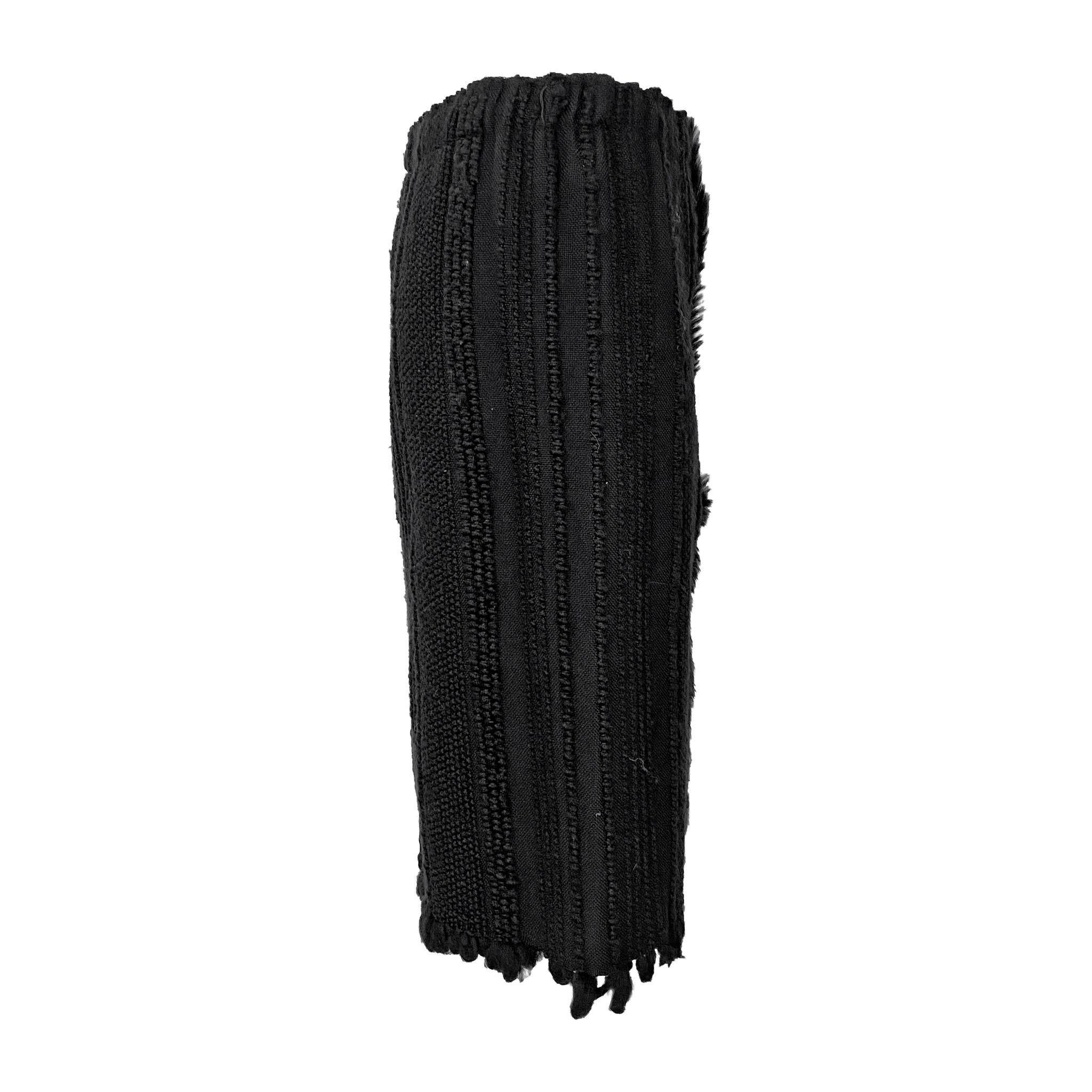 Jupe midi Gucci by Tom Ford en laine tricotée noire avec détails en fourrure de renard sur le devant et fente au dos, de la collection automne/hiver 2002.

Taille 42


Mesures :

Taille : 66 cm/ 25,9 inch
Longueur totale : 57 cm/ 22,4 inch