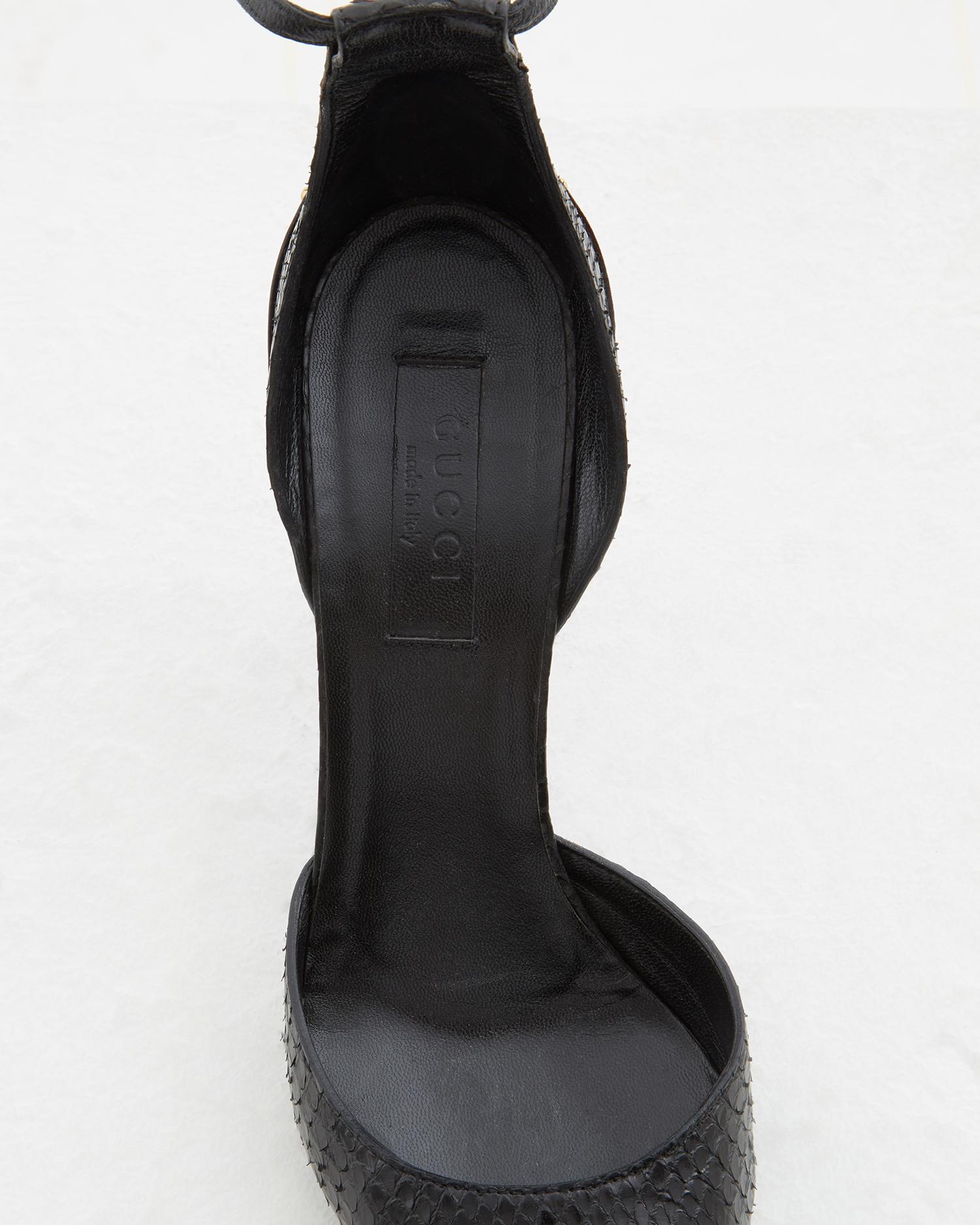 Gucci F/W 2003 Black leather ankle strap heels For Sale 1