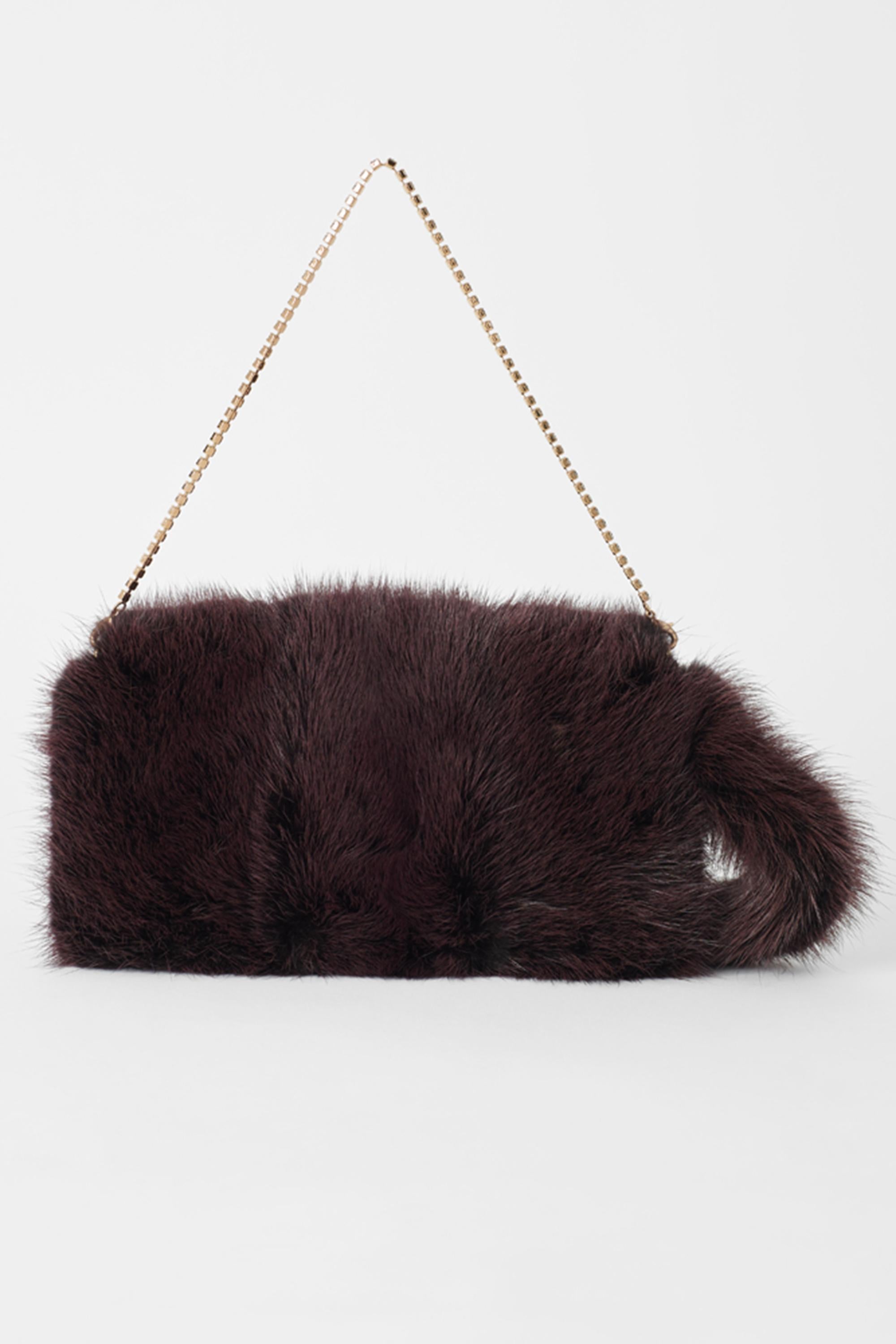 Noir Gucci F/W 2004 Runway Dragon en fourrure de vison Perle Bourgogne Pochette en vente