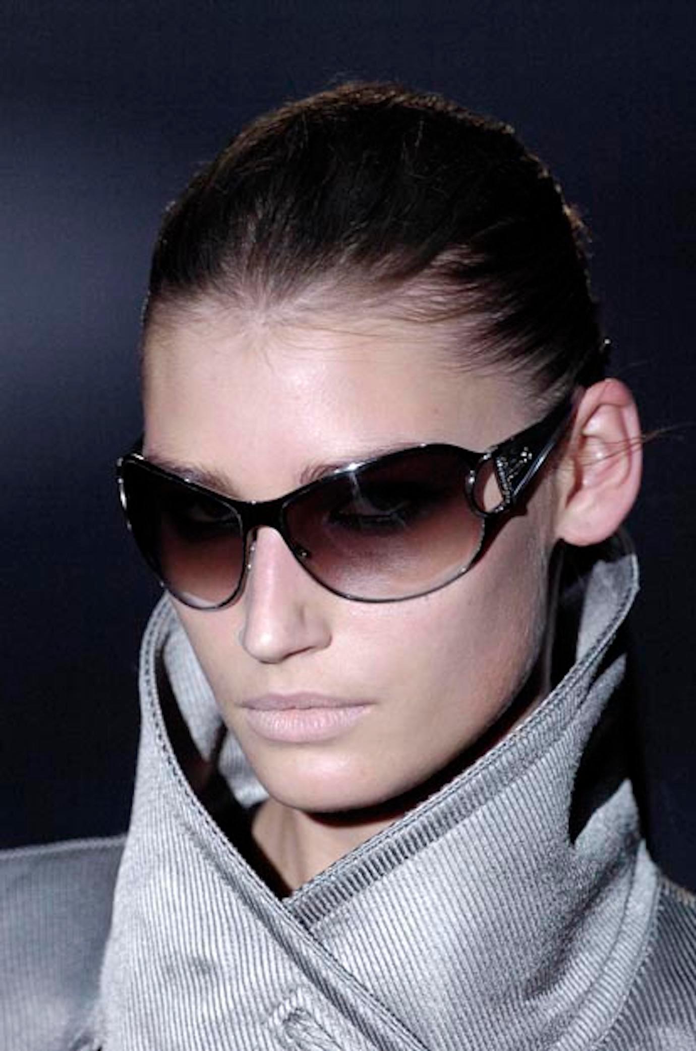 Women's or Men's Gucci F/W 2005 green shield horsebit sunglasses