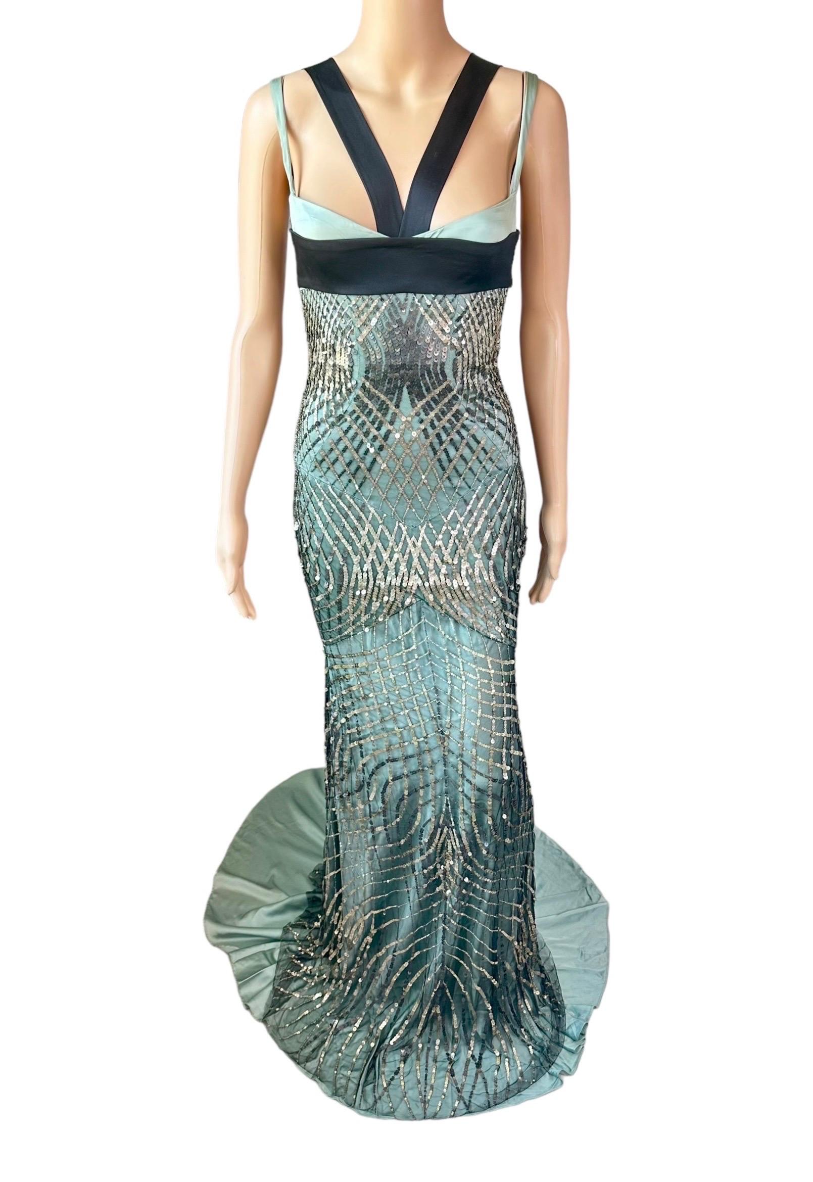 Gucci F/W 2005 Runway Sequin Embellished Silk Mesh Cutout Evening Dress Gown

Look 40 from the Fall 2005 Collection

Condition: Good vintage condition, please note size tag is missing, there is some discoloration on the train, small tear on the