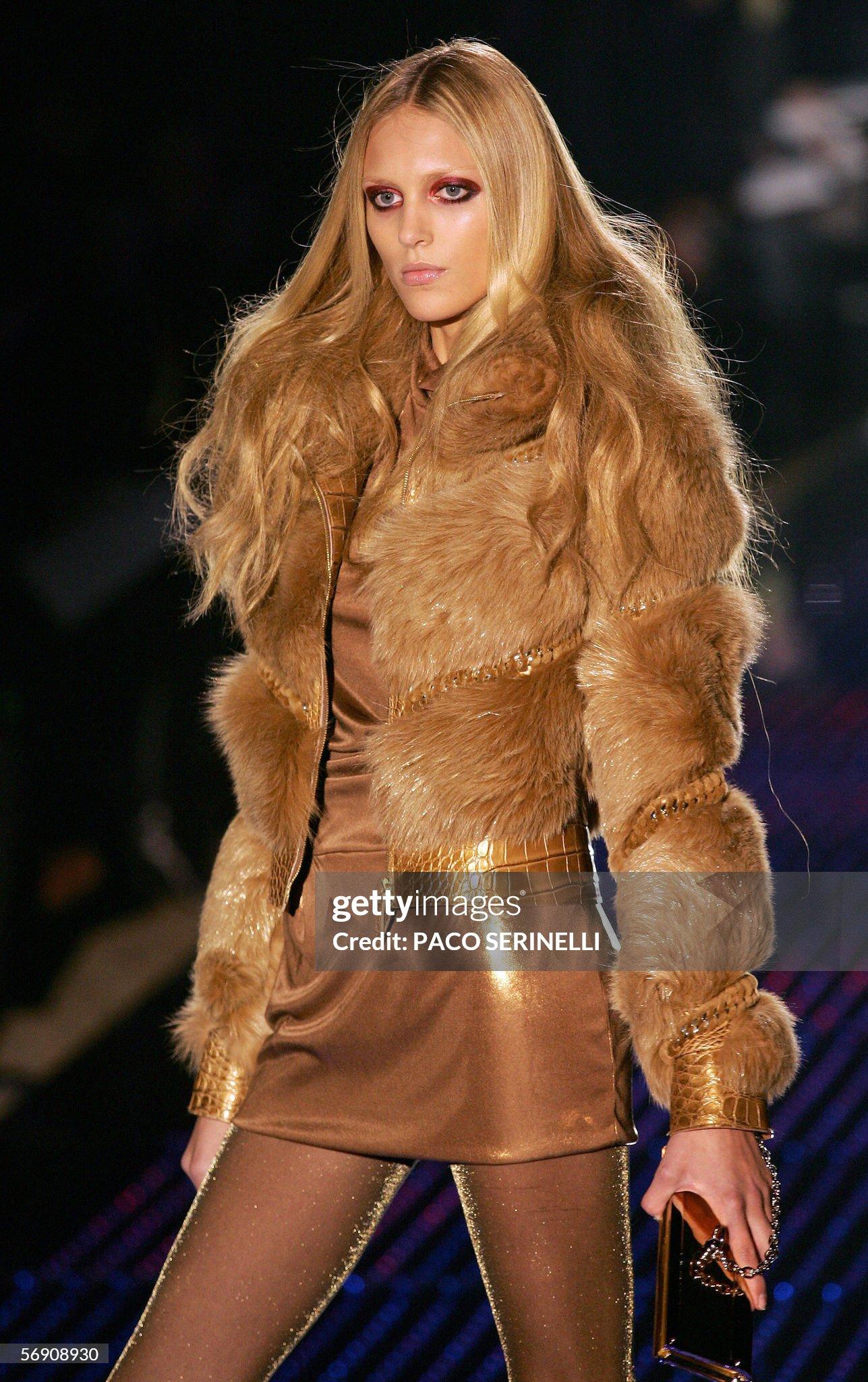 F/W 2006 Gucci Runway Gold Metallic Mini Dress For Sale 9