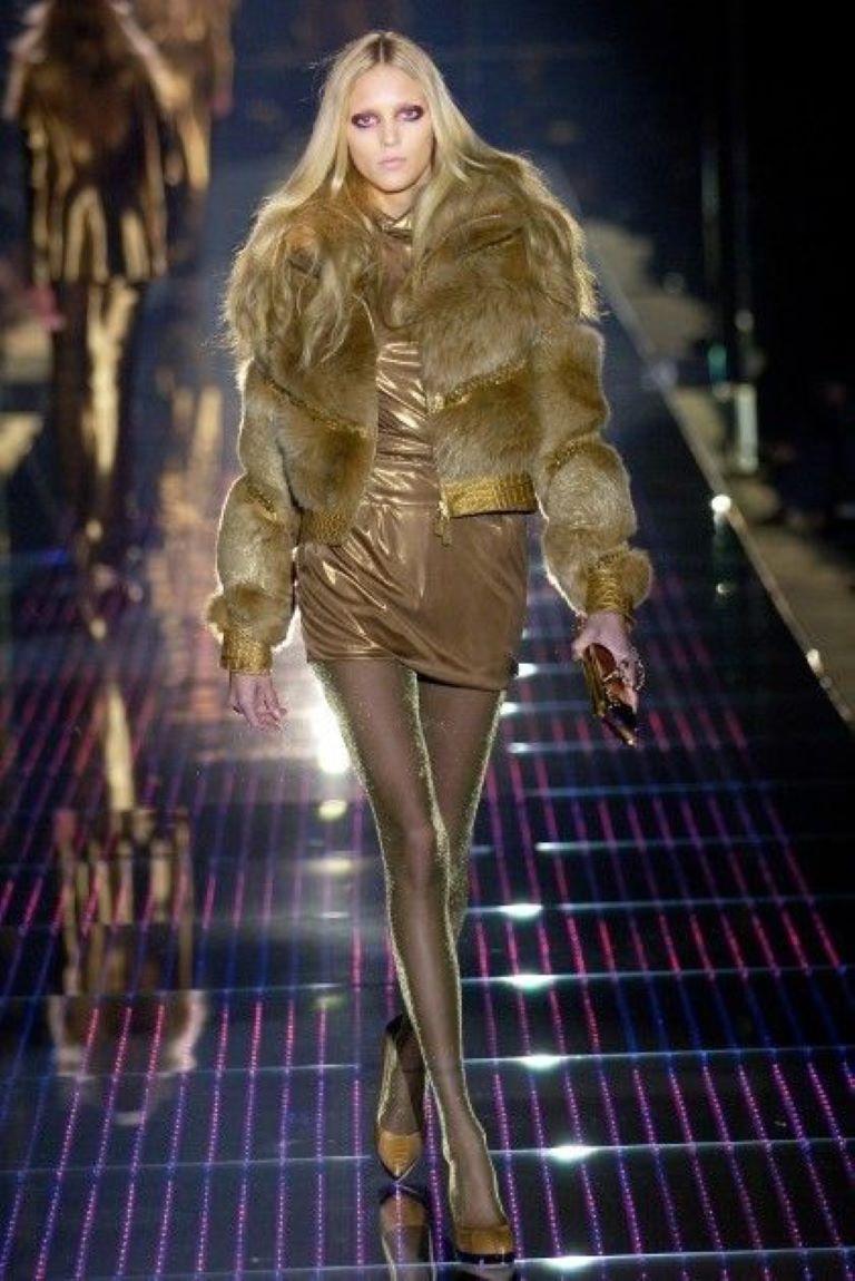 Gucci F/W 2006 Runway Gold Metallic Mini Dress
Designer: Frida Gianini for Gucci
Gucci F / W 2006 Runway Model: Anja Rubik
Measurements:
Dress length (section A) 85 cm / 33.46 in
Bust (underarm) (section B): 43 cm / 16.93 in
Sleeve length (section