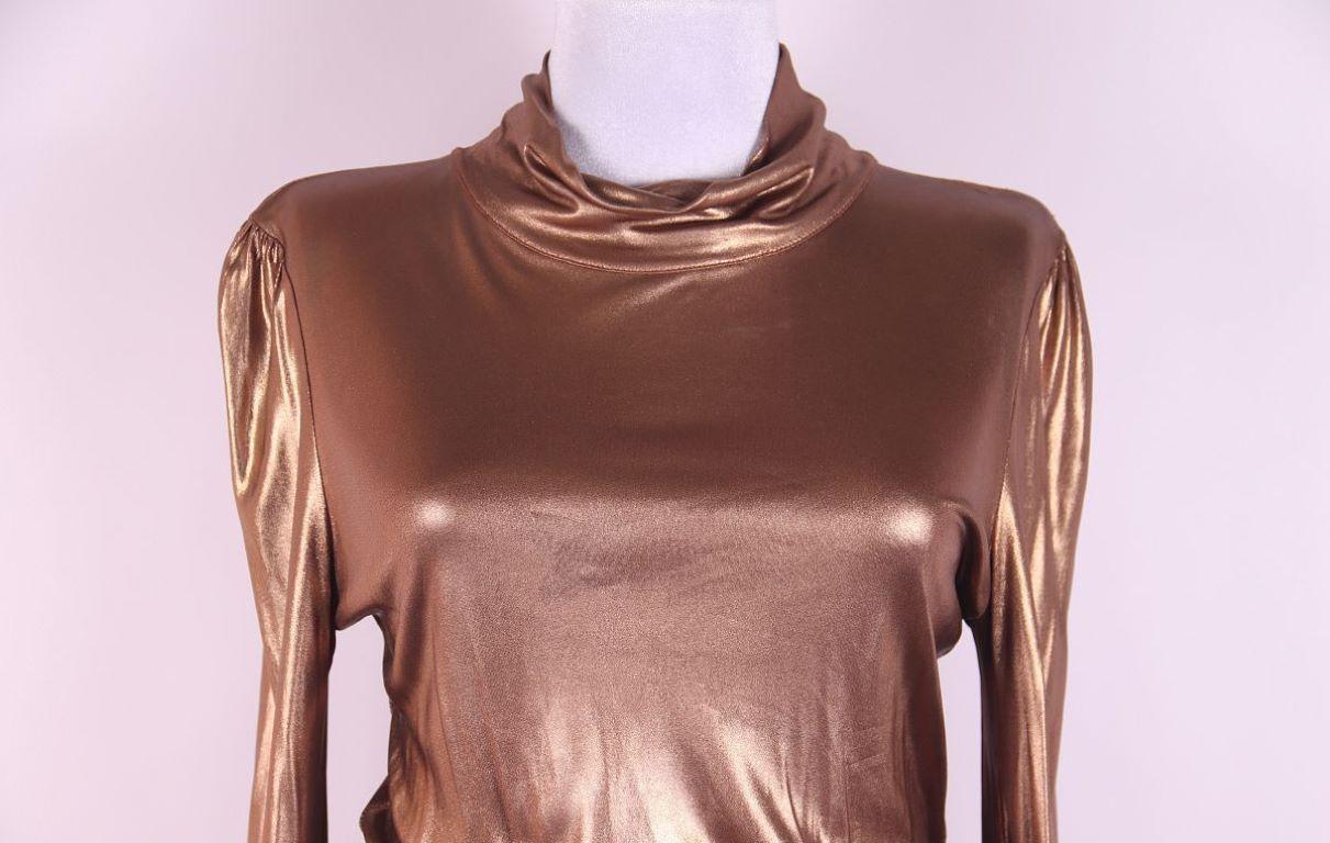 F/W 2006 Gucci Runway Gold Metallic Mini Dress In Good Condition For Sale In Алматинский Почтамт, KZ
