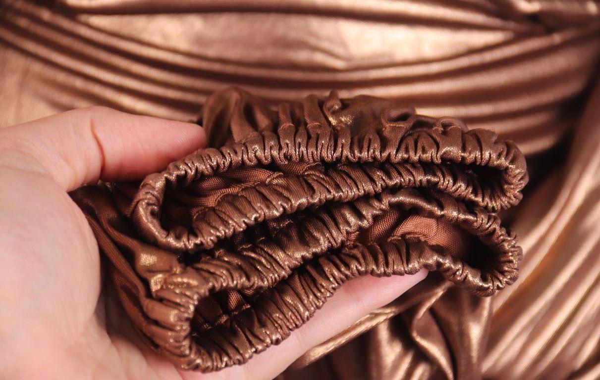 F/W 2006 Gucci Runway Gold Metallic Mini Dress For Sale 1