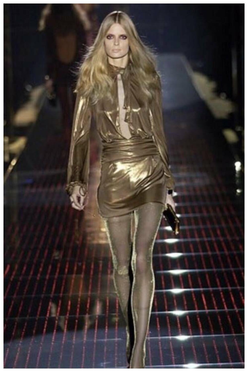 F/W 2006 Gucci Runway Plunging Neckline Gold Metallic Mini Dress In Good Condition For Sale In Алматинский Почтамт, KZ