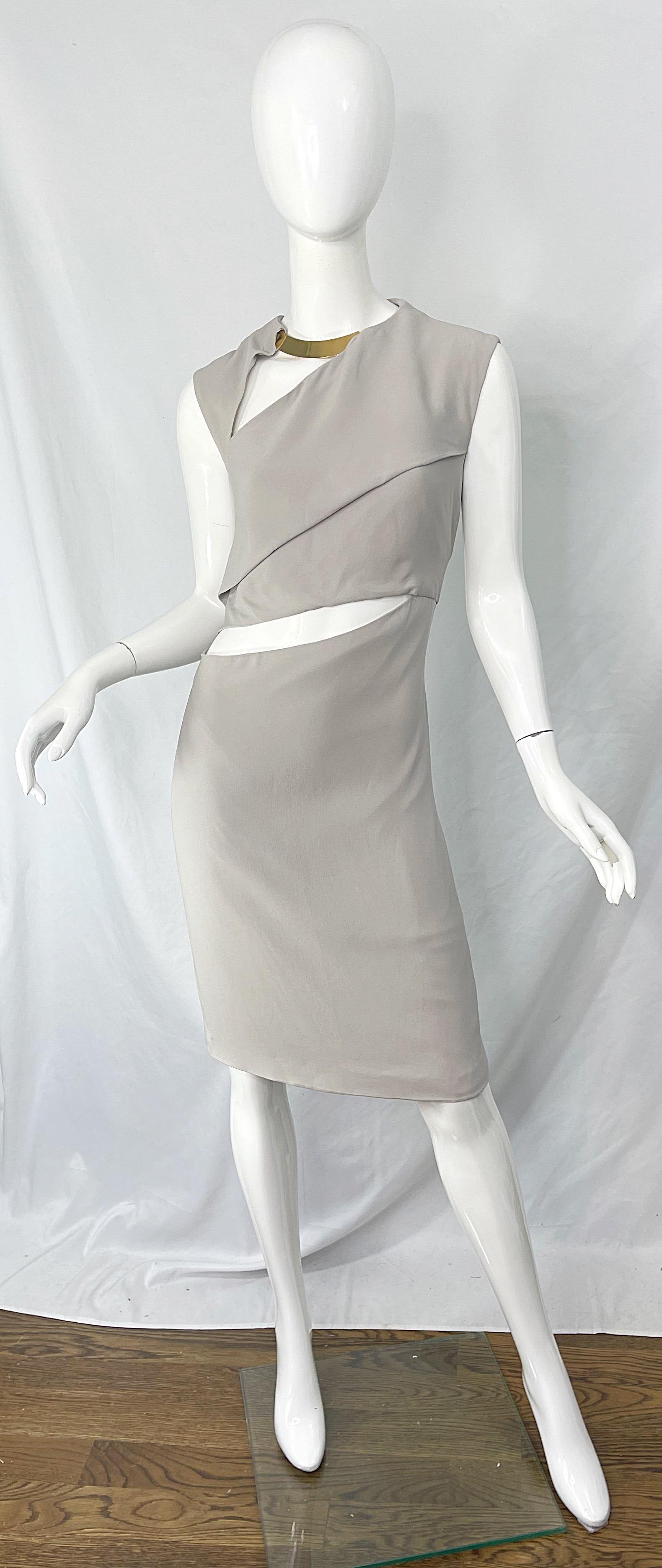 Gucci - Robe en soie à découpes dorées, beige, beige et kaki, issue d'un défilé automne 2010, taille 48/US 12 en vente 8