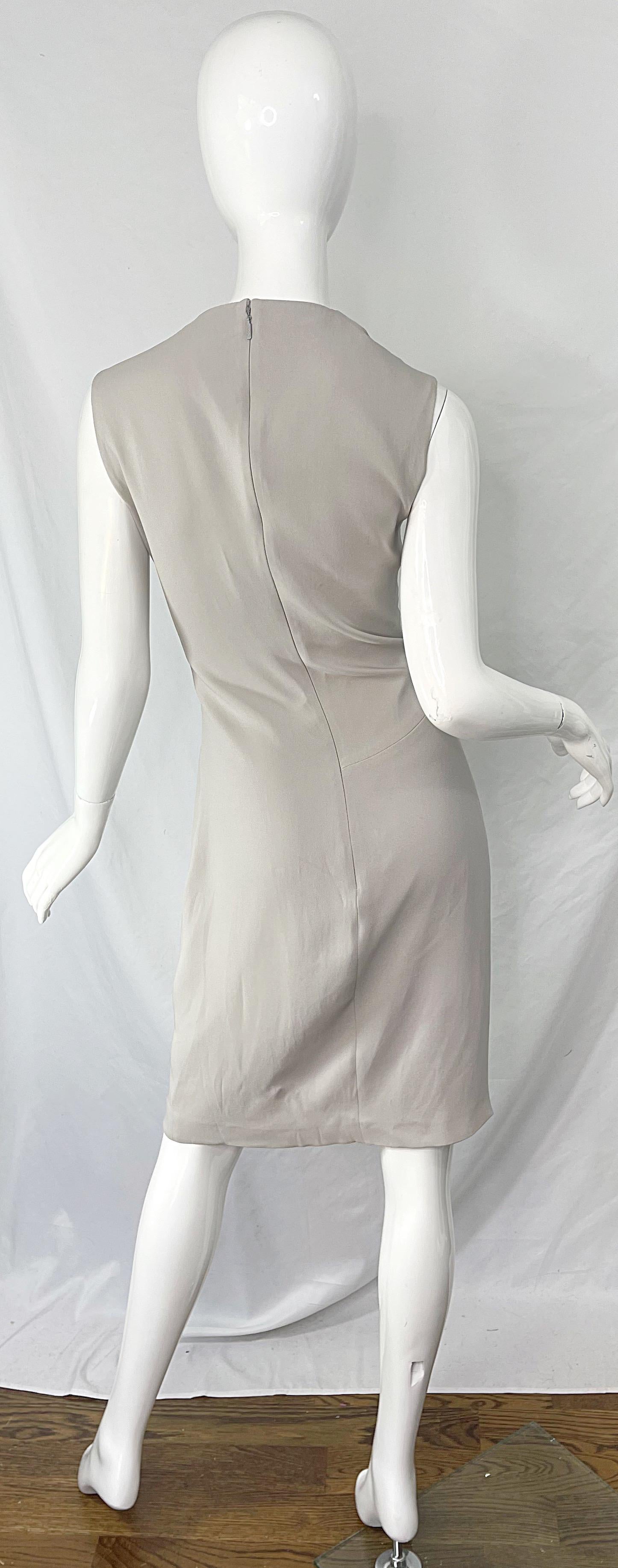 Gucci - Robe en soie à découpes dorées, beige, beige et kaki, issue d'un défilé automne 2010, taille 48/US 12 en vente 9