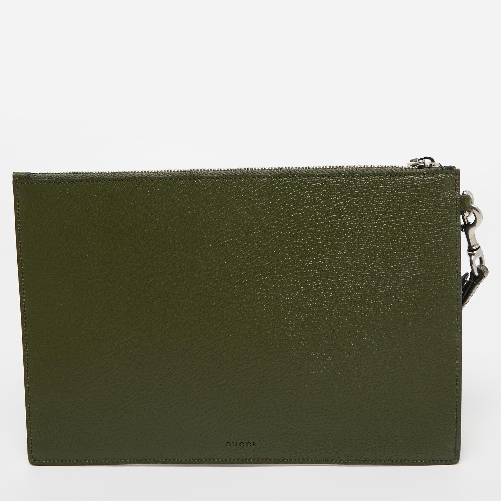 Easy to hold and perfect for housing your phone, keys, and cardholder, this Gucci pouch is a must-have. It is made of green leather and elevated with the GG logo on the front.

Includes: Original Dustbag, Original Box, Info Booklet