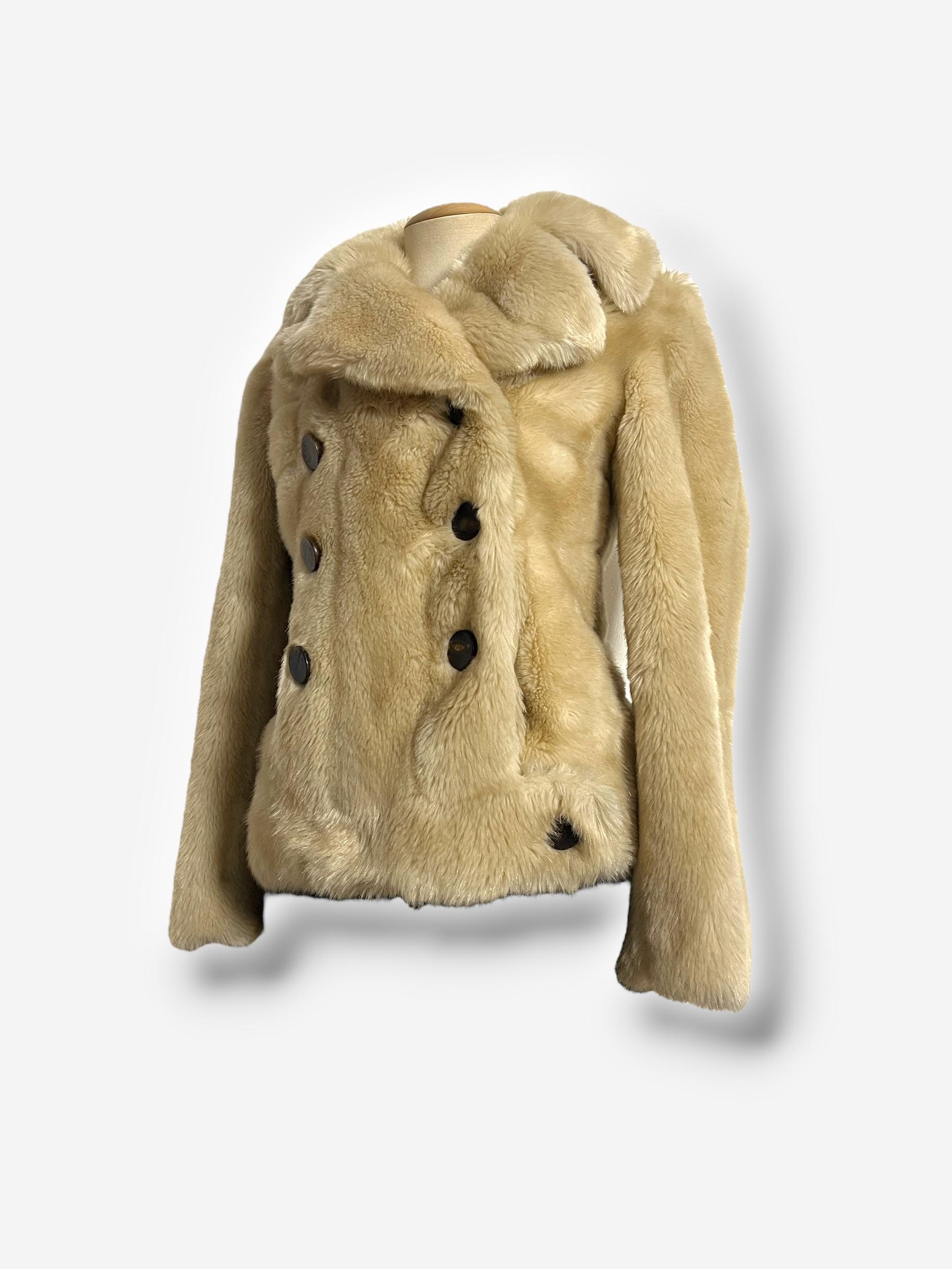 Manteau à double boutonnage en fausse fourrure de Gucci, défilé automne/hiver 1996 en vente 9