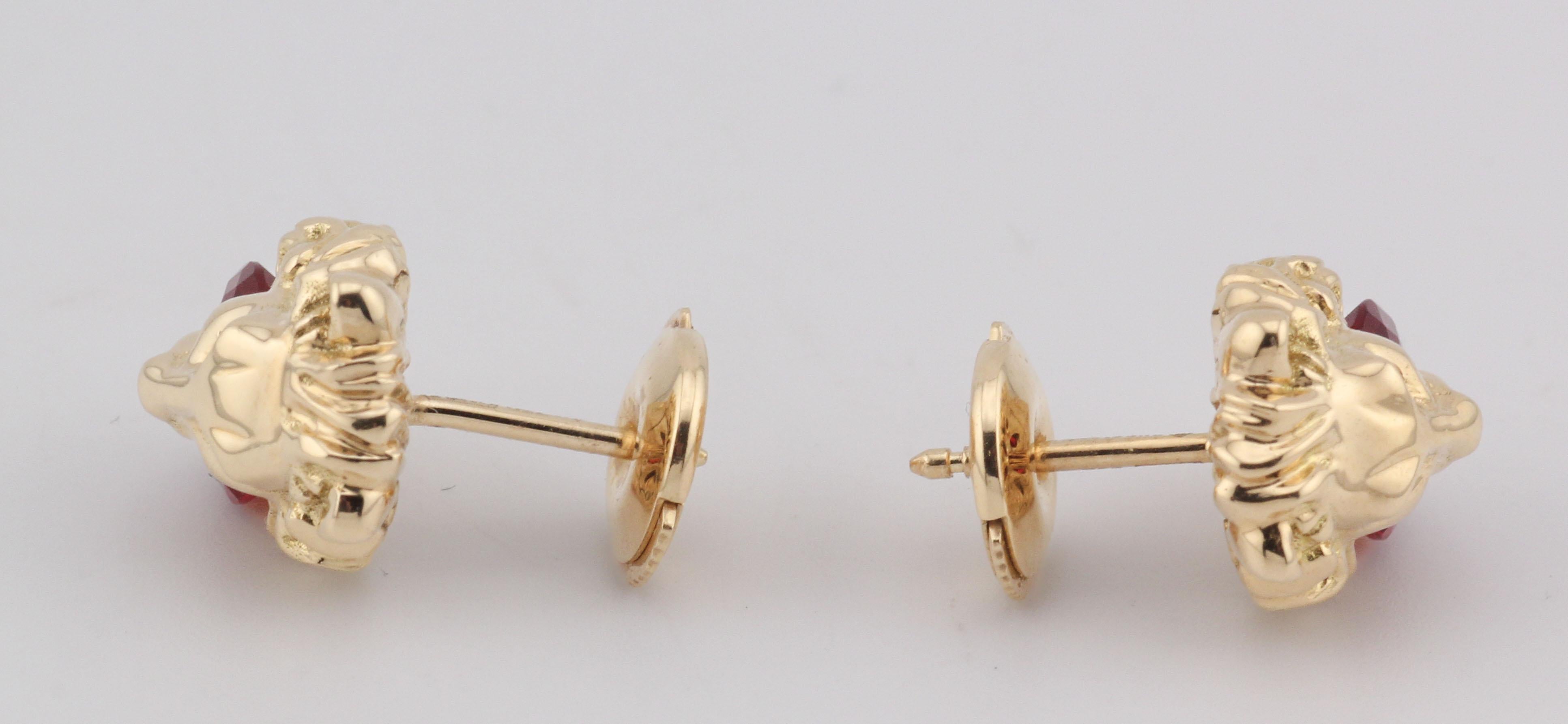 Donna Orecchini a testa di leone in oro 18k con diamante e opale di fuoco di Gucci in vendita