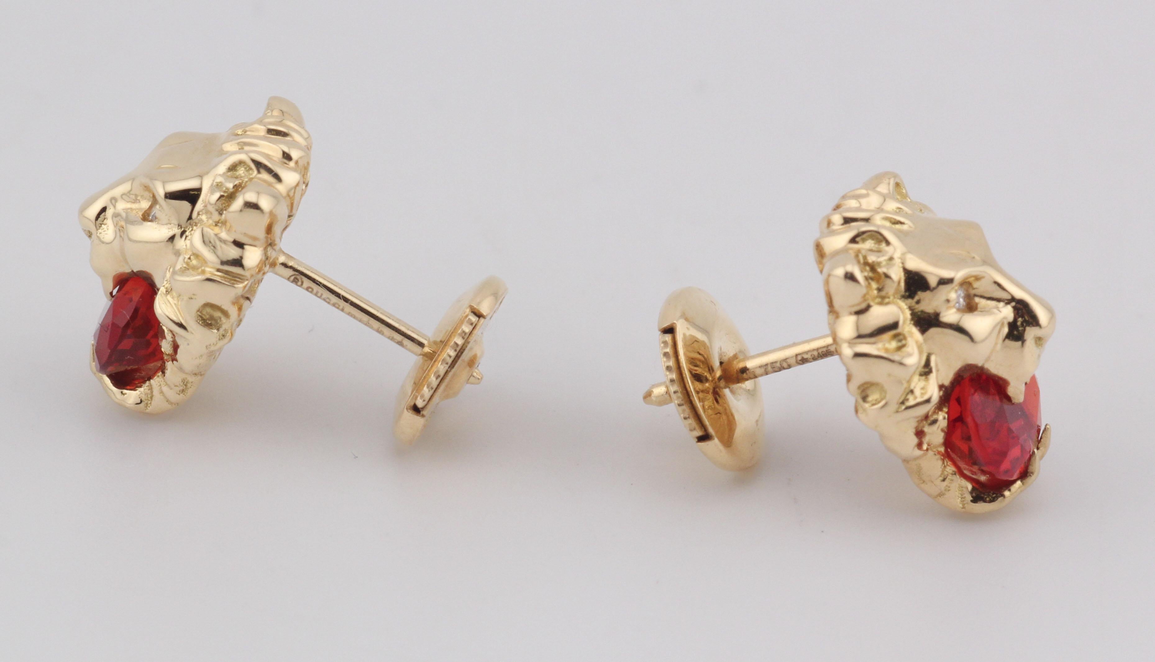 Orecchini a testa di leone in oro 18k con diamante e opale di fuoco di Gucci in vendita 1