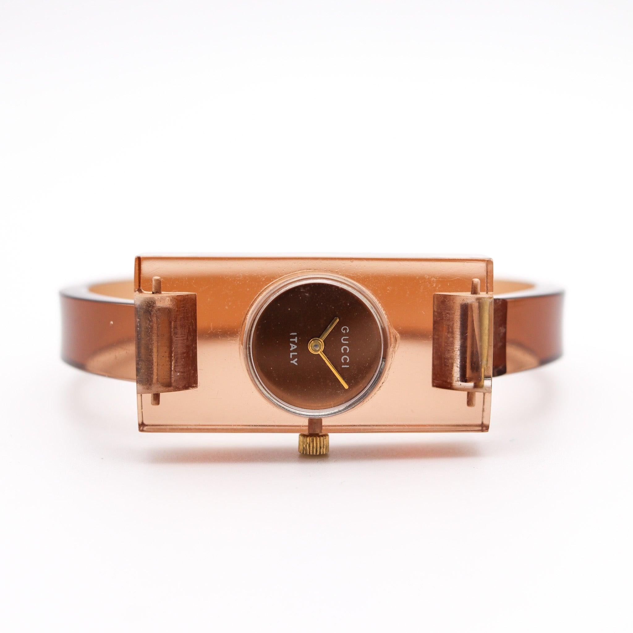 GUCCI Firenze Vintage Ladies Geometric Wristwatch In Translucent Lucite With Box In Excellent Condition For Sale In Miami, FL