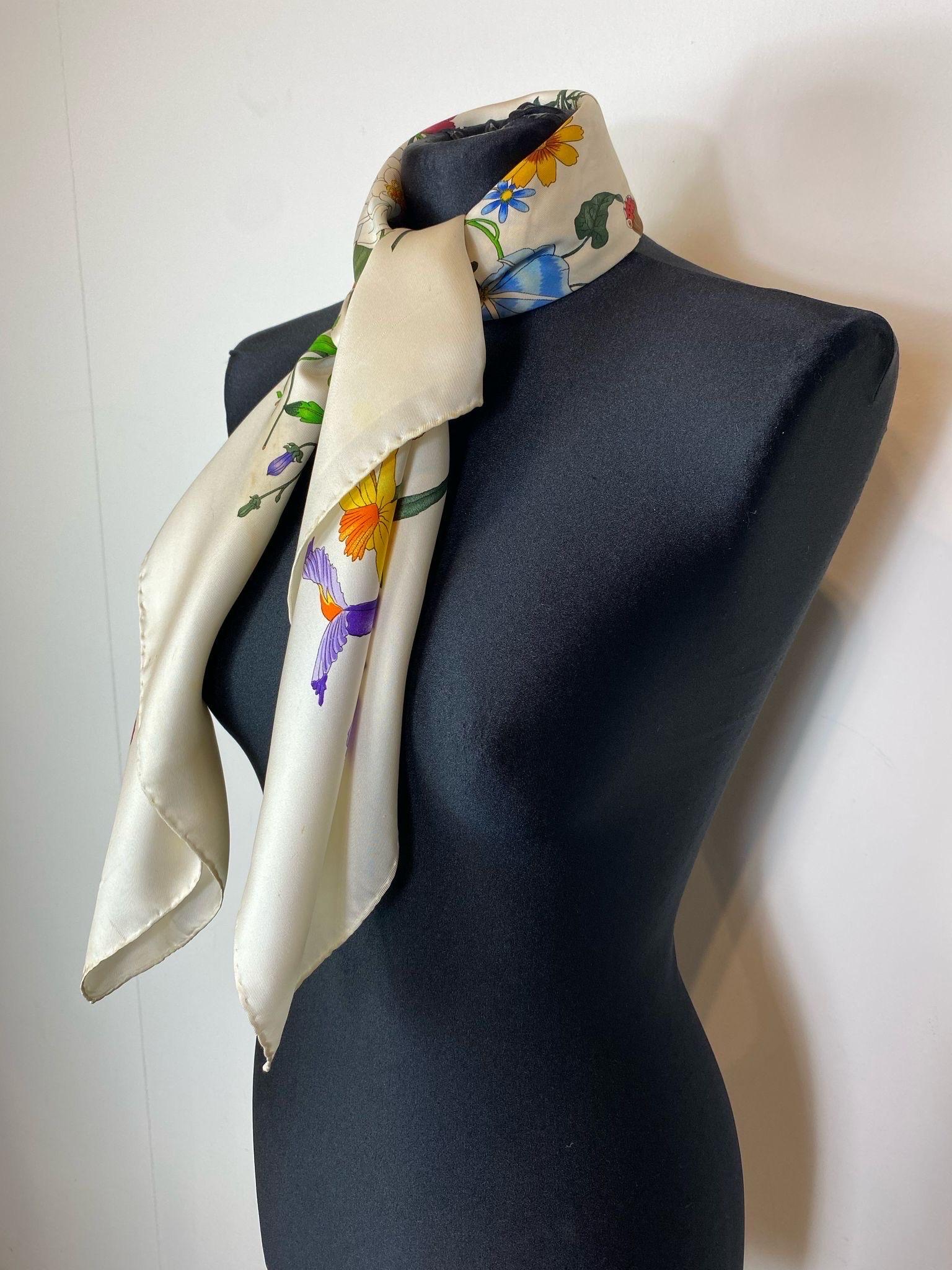 Gucci Flora by Accornero Seidenschal. (Beige)