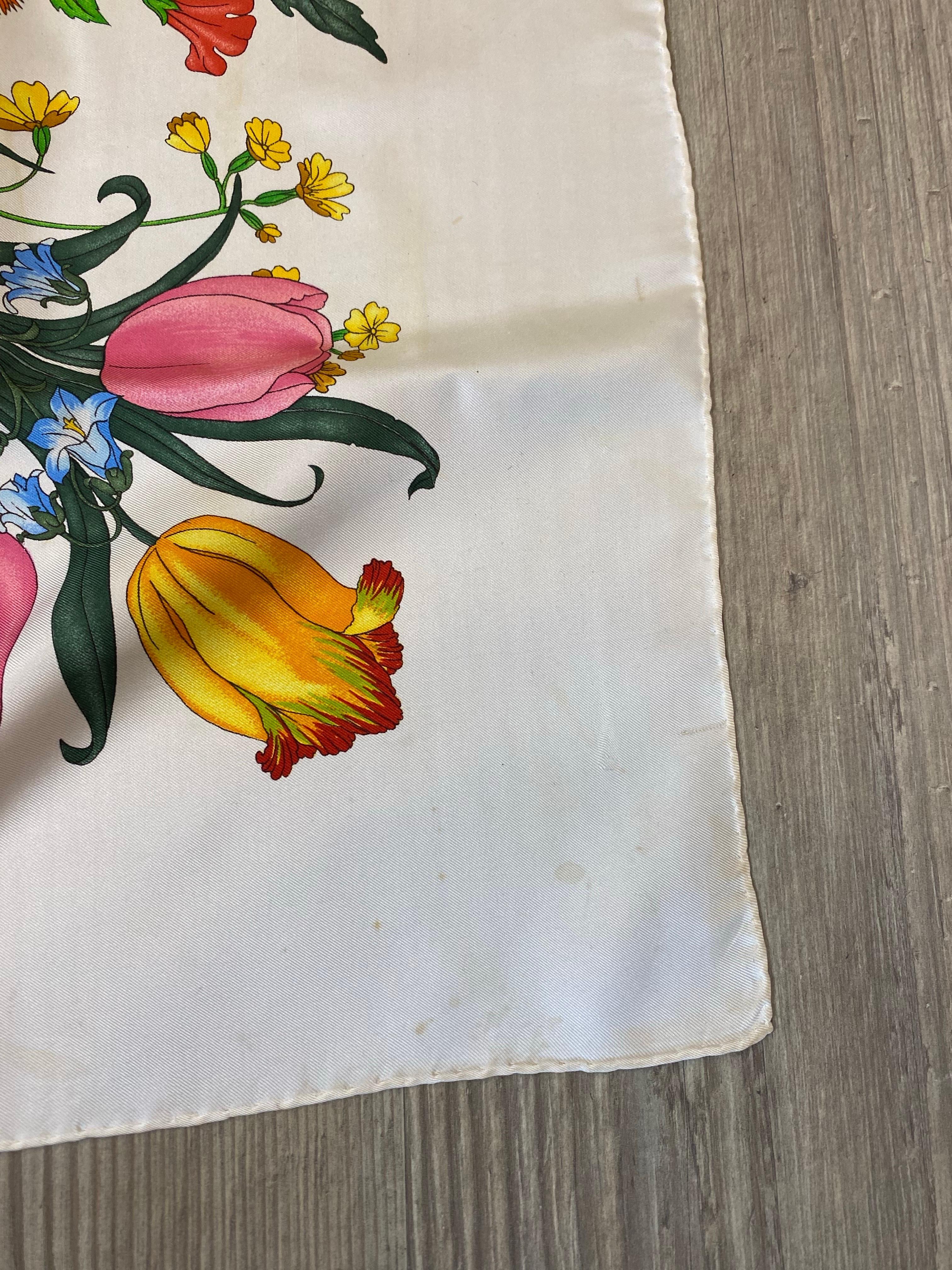 Gucci Flora Foulard In Good Condition For Sale In Carnate, IT