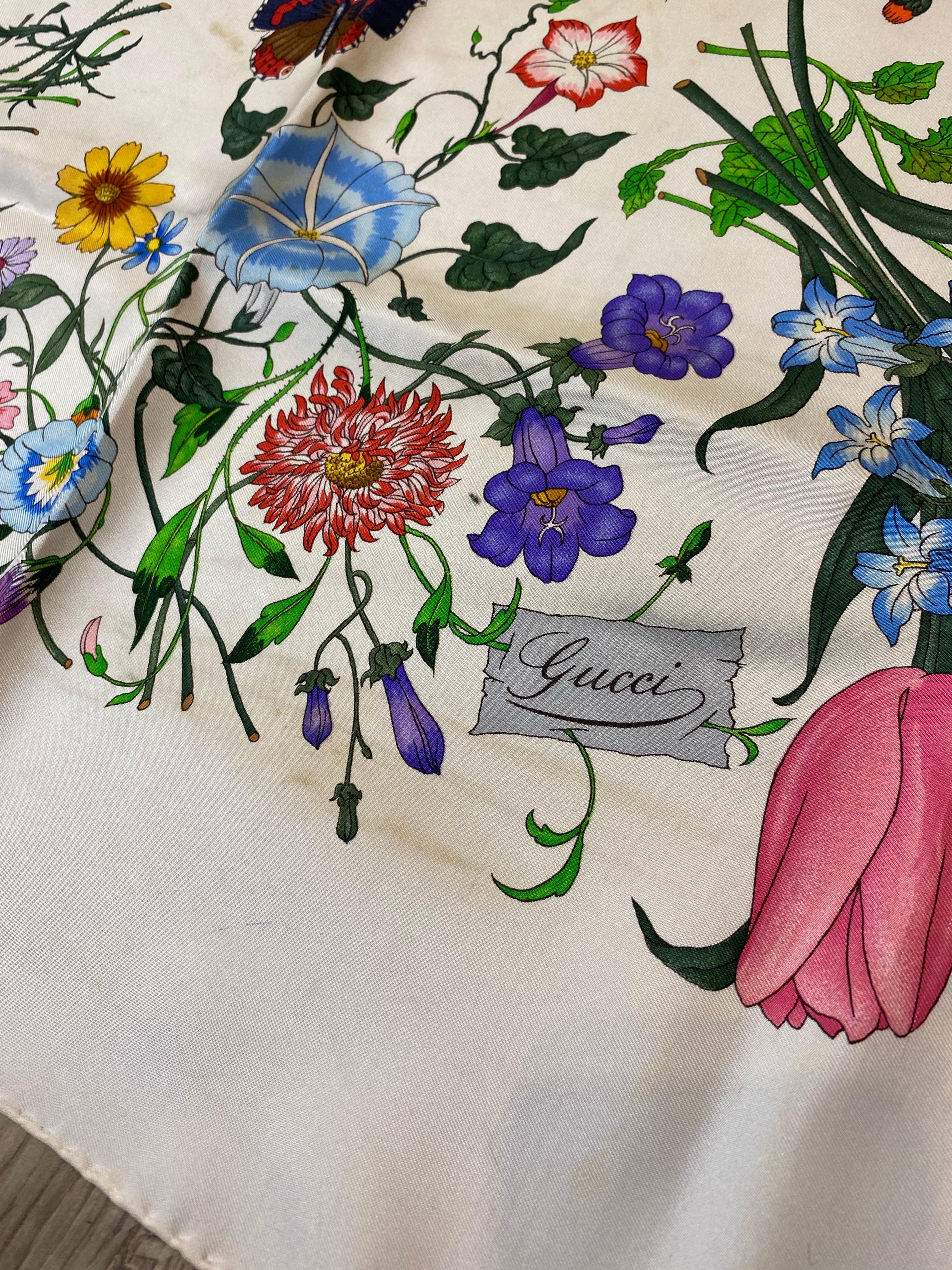 Women's or Men's Gucci Flora Foulard For Sale